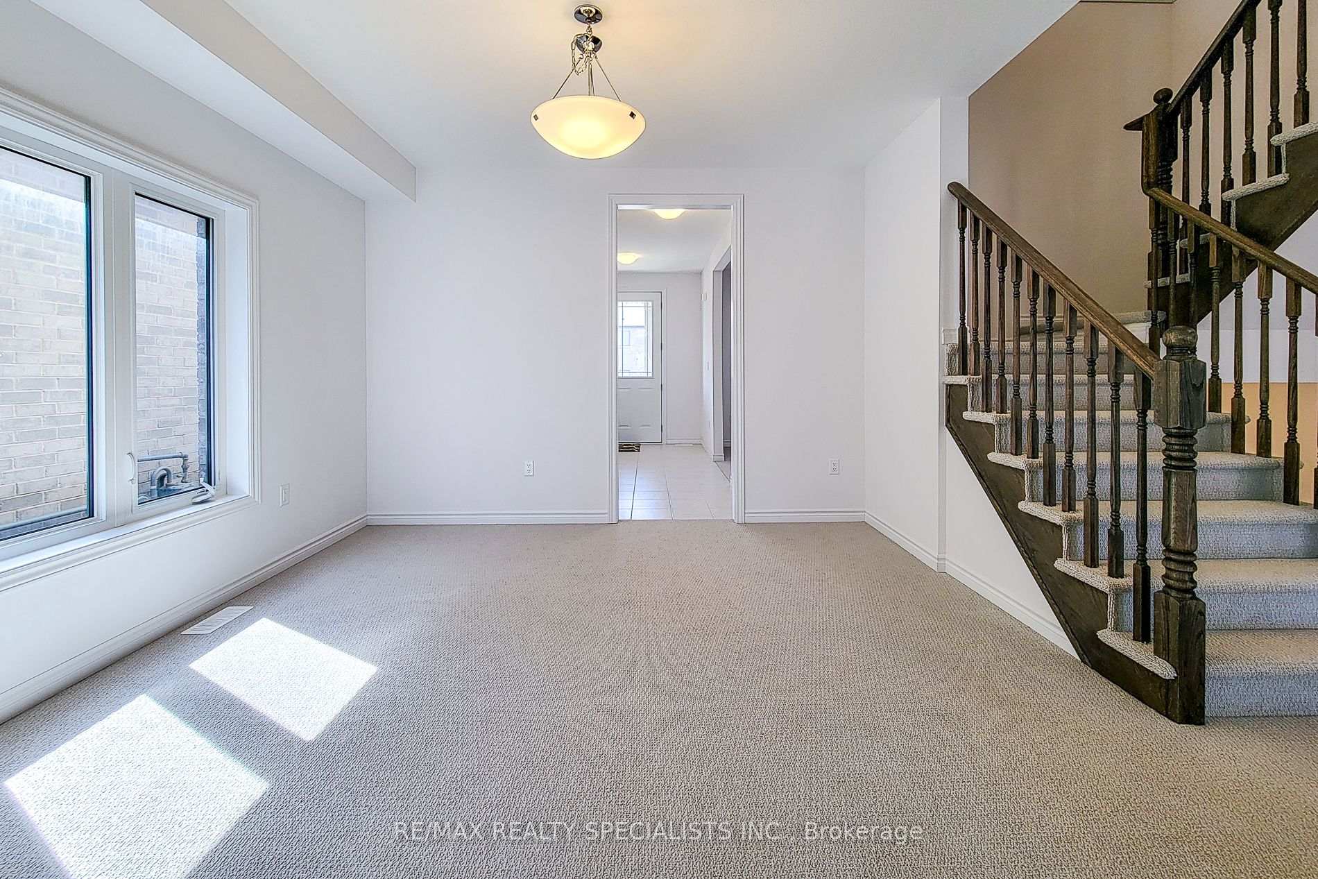 Photo 11 of 129 Court Drive, Brant, Paris — HOMEH