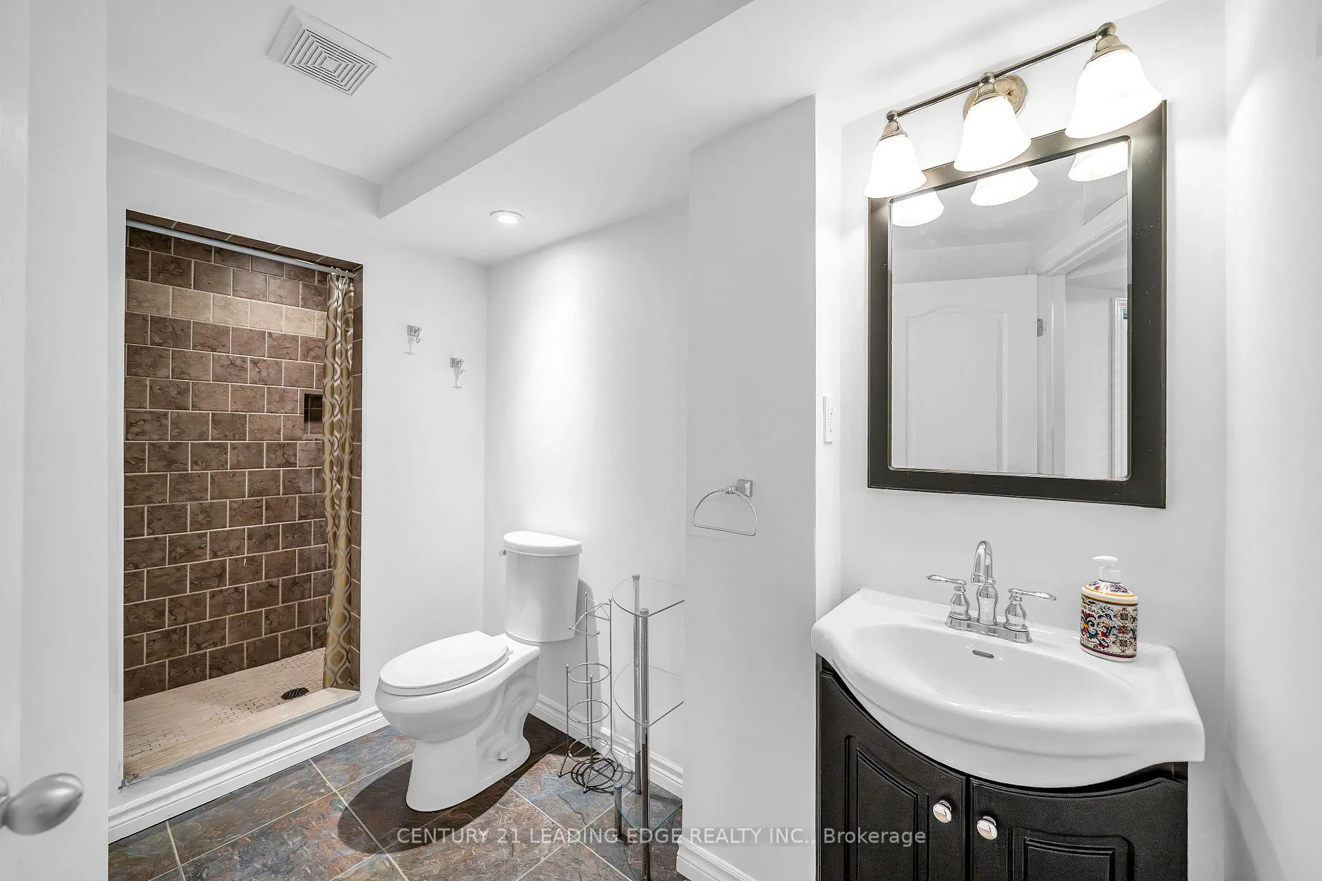 Photo 2 of 332 Swindells Street, Clarington, Bowmanville — HOMEH