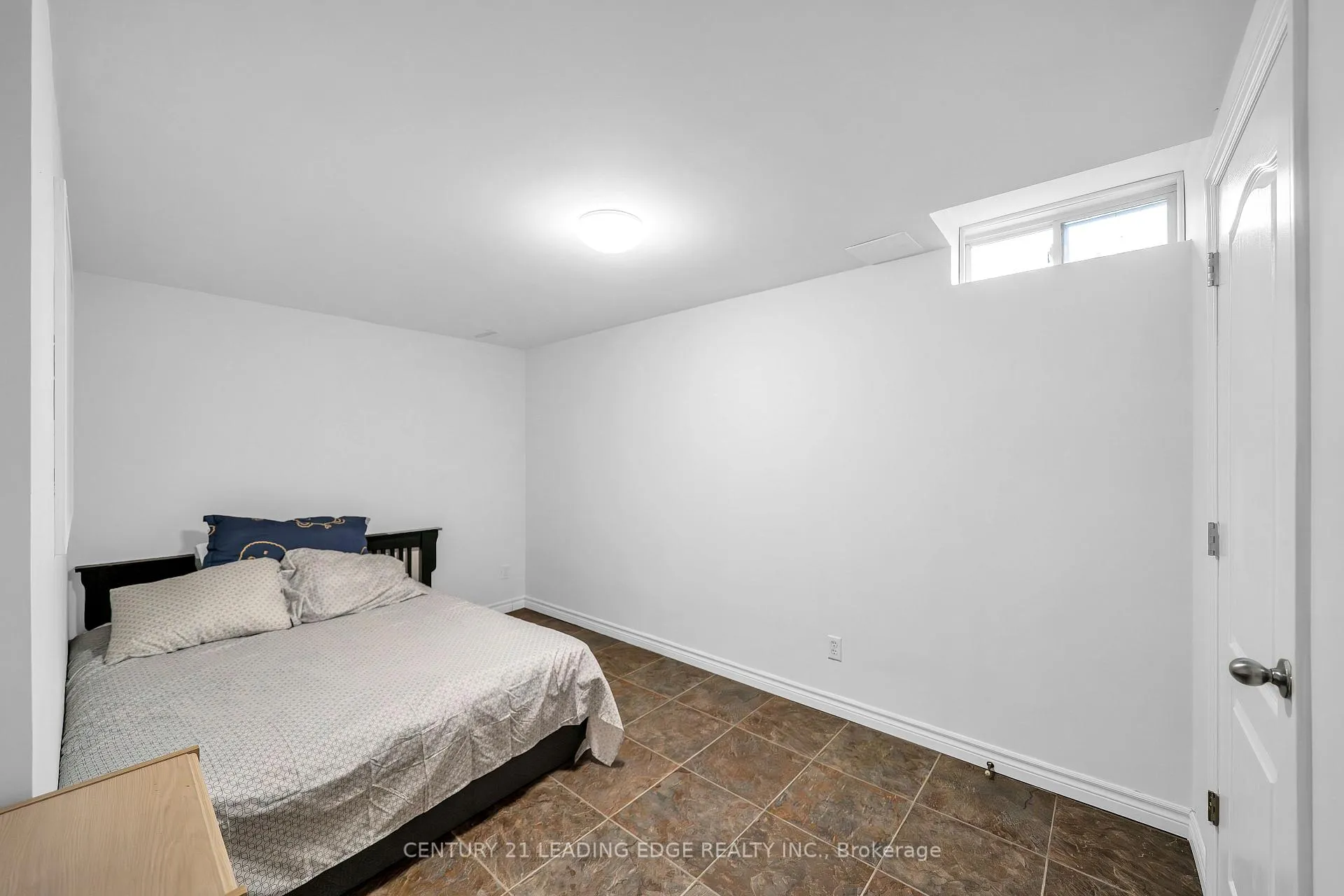 Photo 3 of 332 Swindells Street, Clarington, Bowmanville — HOMEH