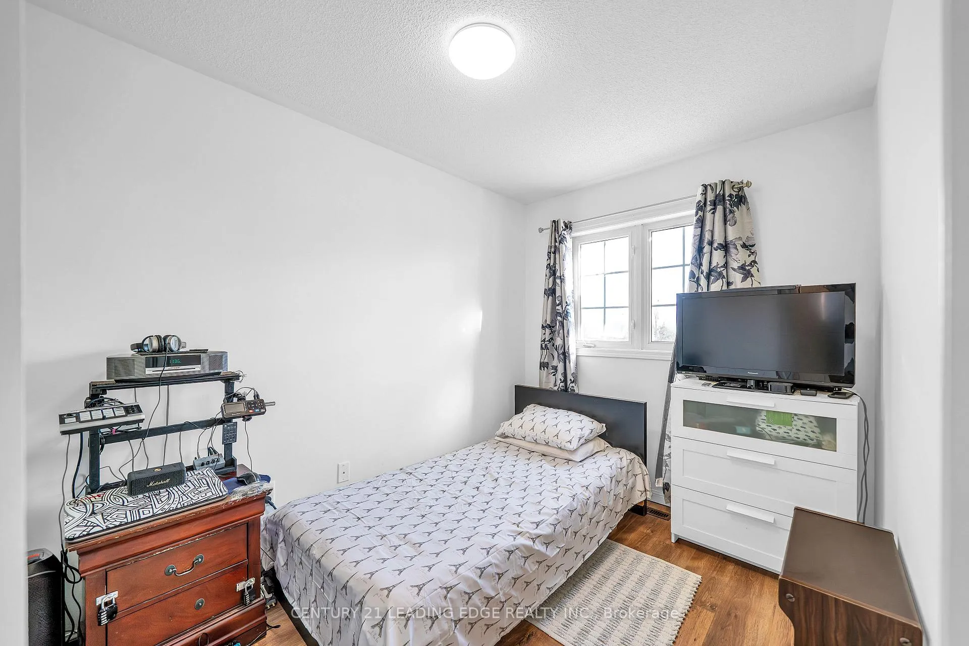 Photo 5 of 332 Swindells Street, Clarington, Bowmanville — HOMEH