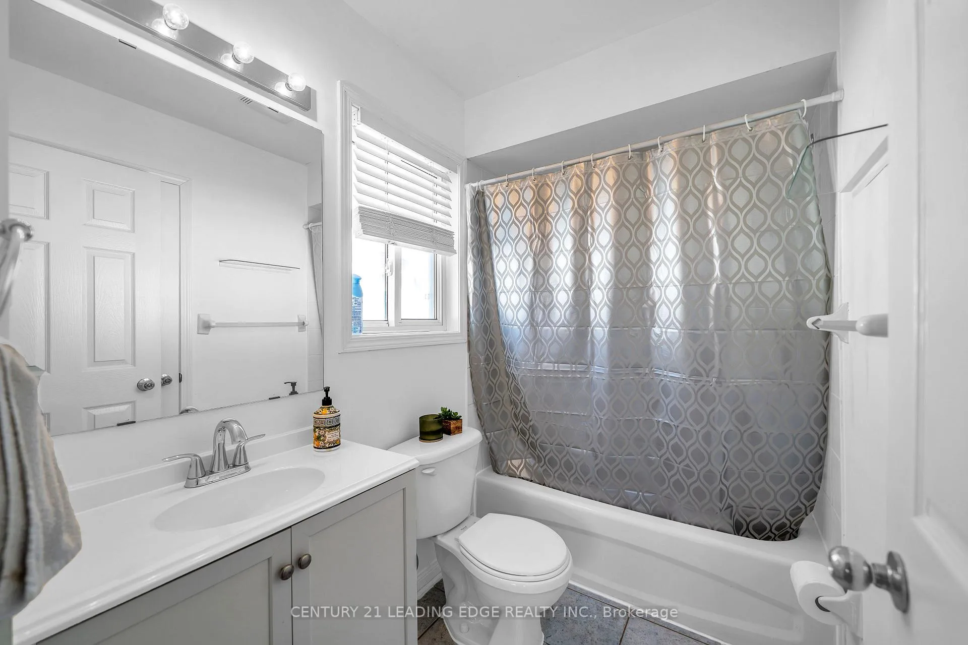 Photo 7 of 332 Swindells Street, Clarington, Bowmanville — HOMEH