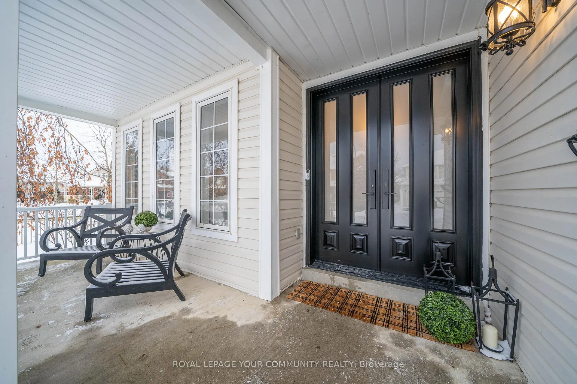 Photo 3 of 32 Hanson Crescent, Whitby, Brooklin — HOMEH