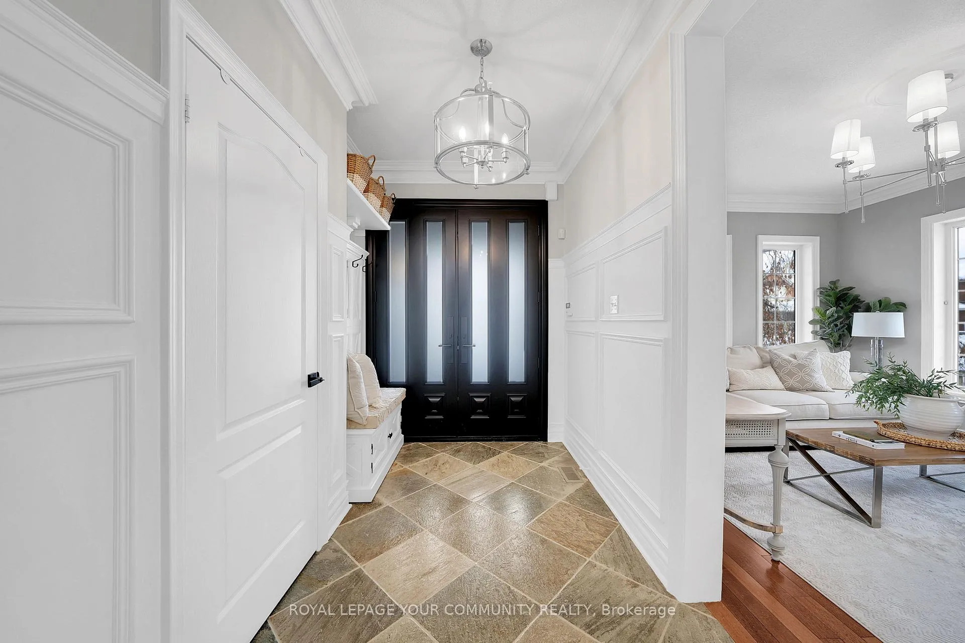 Photo 4 of 32 Hanson Crescent, Whitby, Brooklin — HOMEH