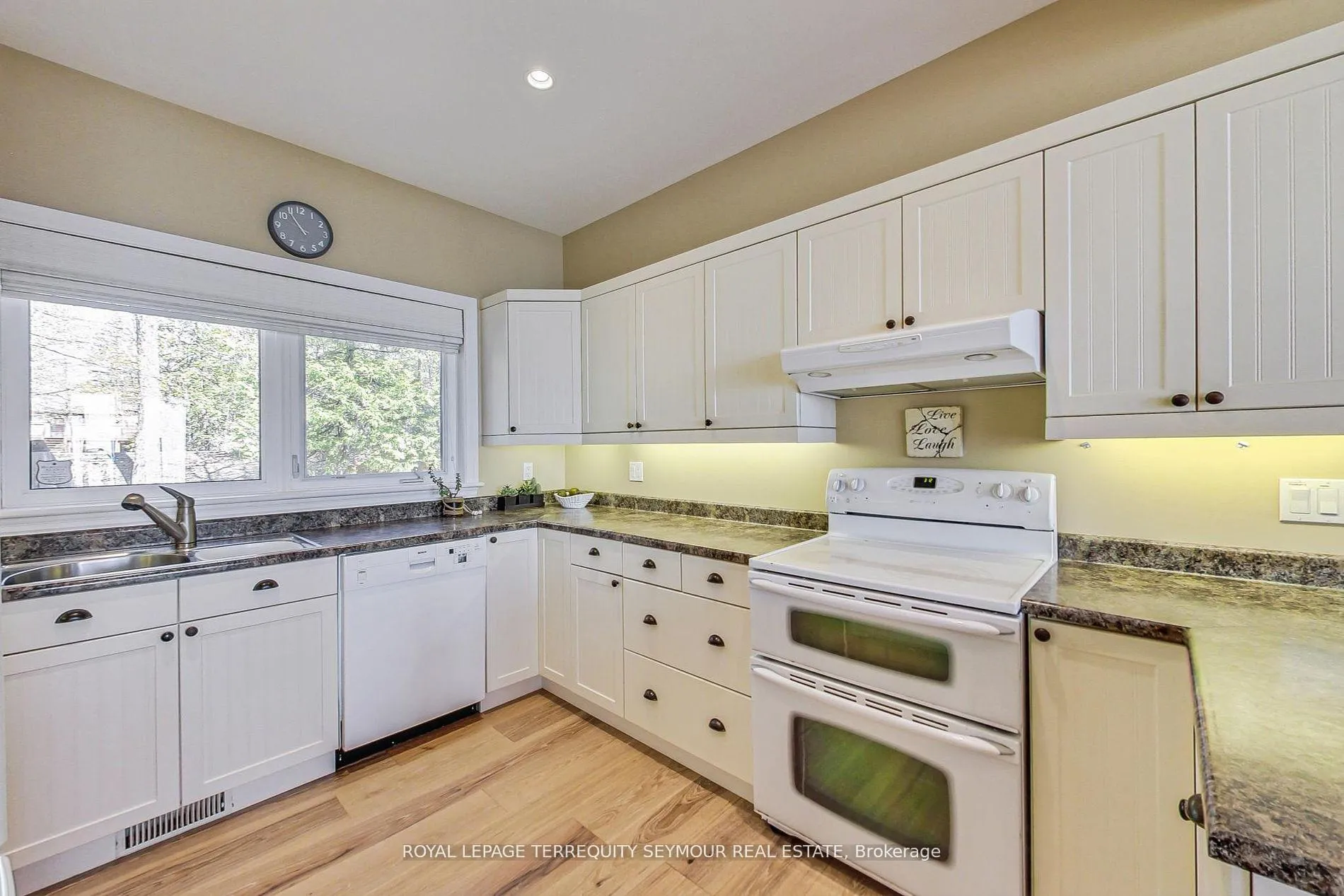Photo 10 of 40 Belgrove Crescent, Tiny, Rural Tiny — HOMEH