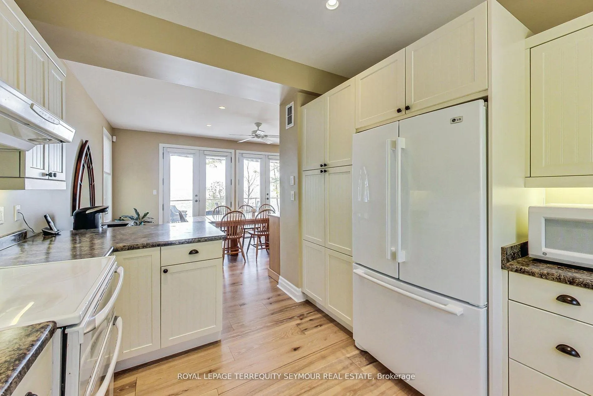 Photo 11 of 40 Belgrove Crescent, Tiny, Rural Tiny — HOMEH
