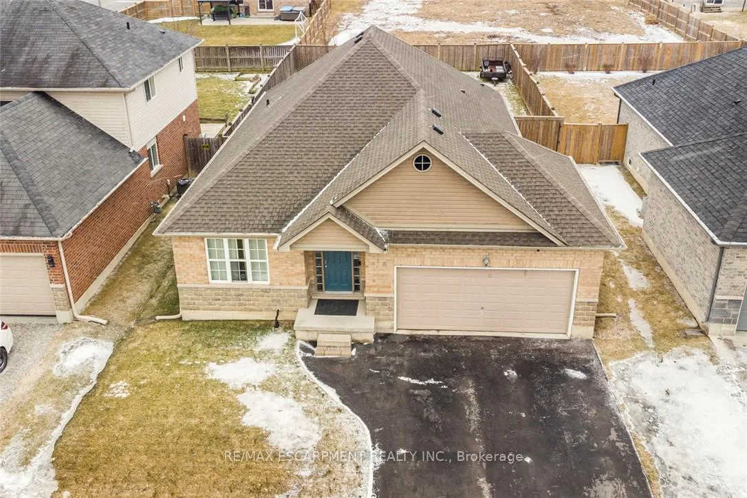 Photo 2 of 18 Hudson Drive N, Haldimand — HOMEH
