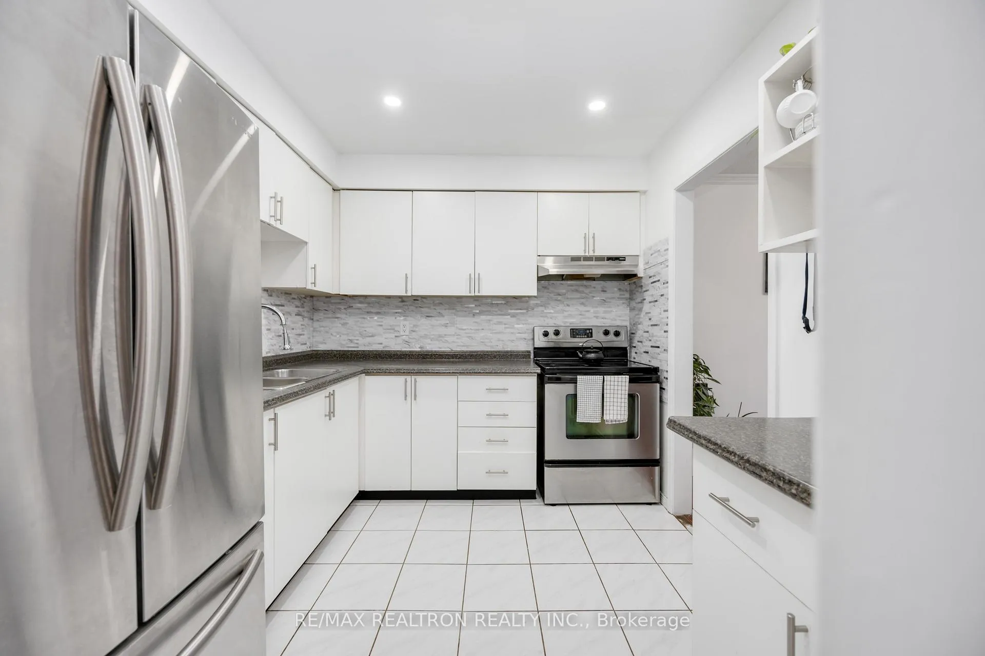 Photo 10 of 42 Galbraith Crescent, Markham, Milliken Mills East — HOMEH