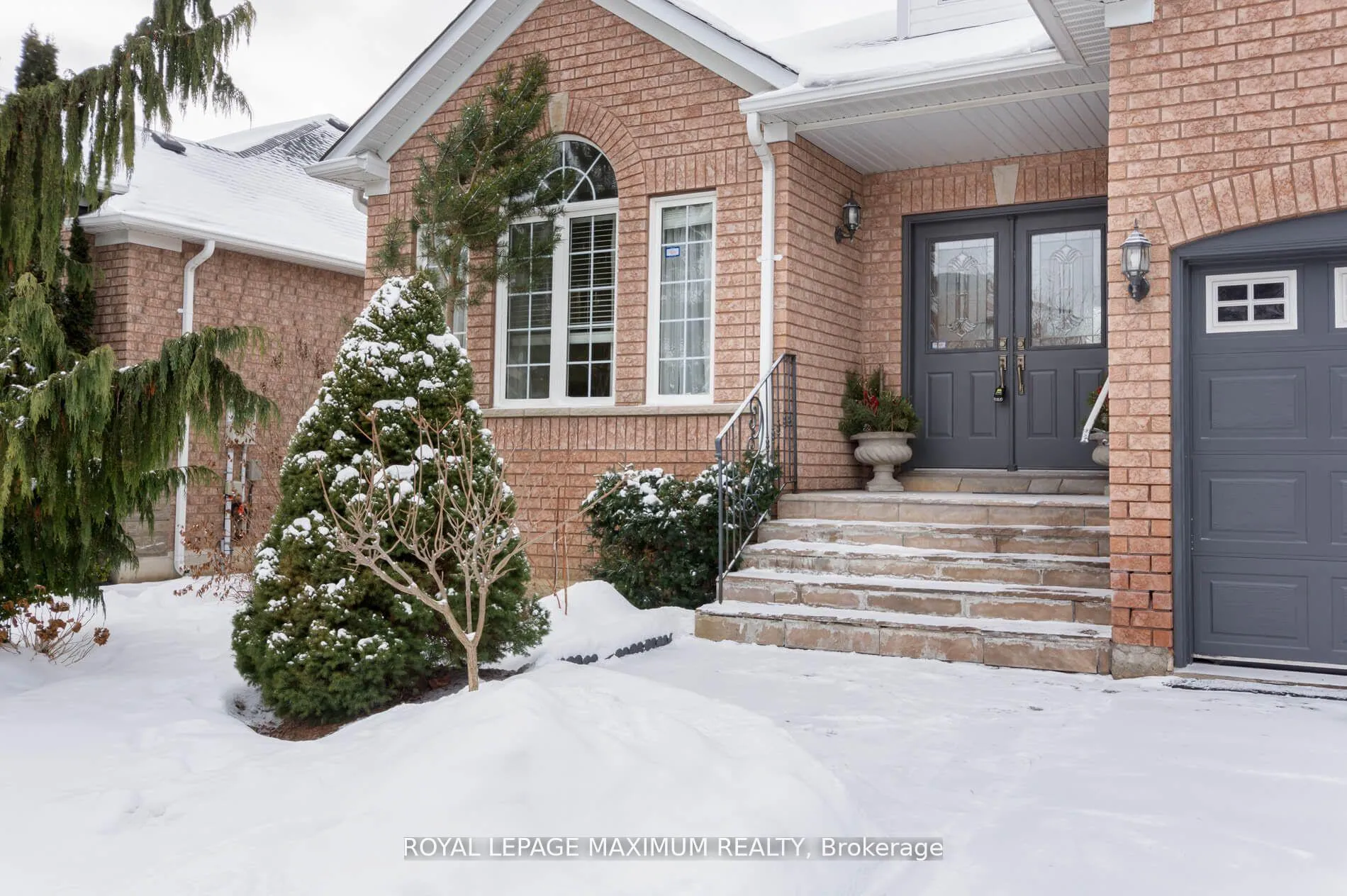Photo 2 of 130 Regency View Heights, Vaughan, Rural Vaughan — HOMEH