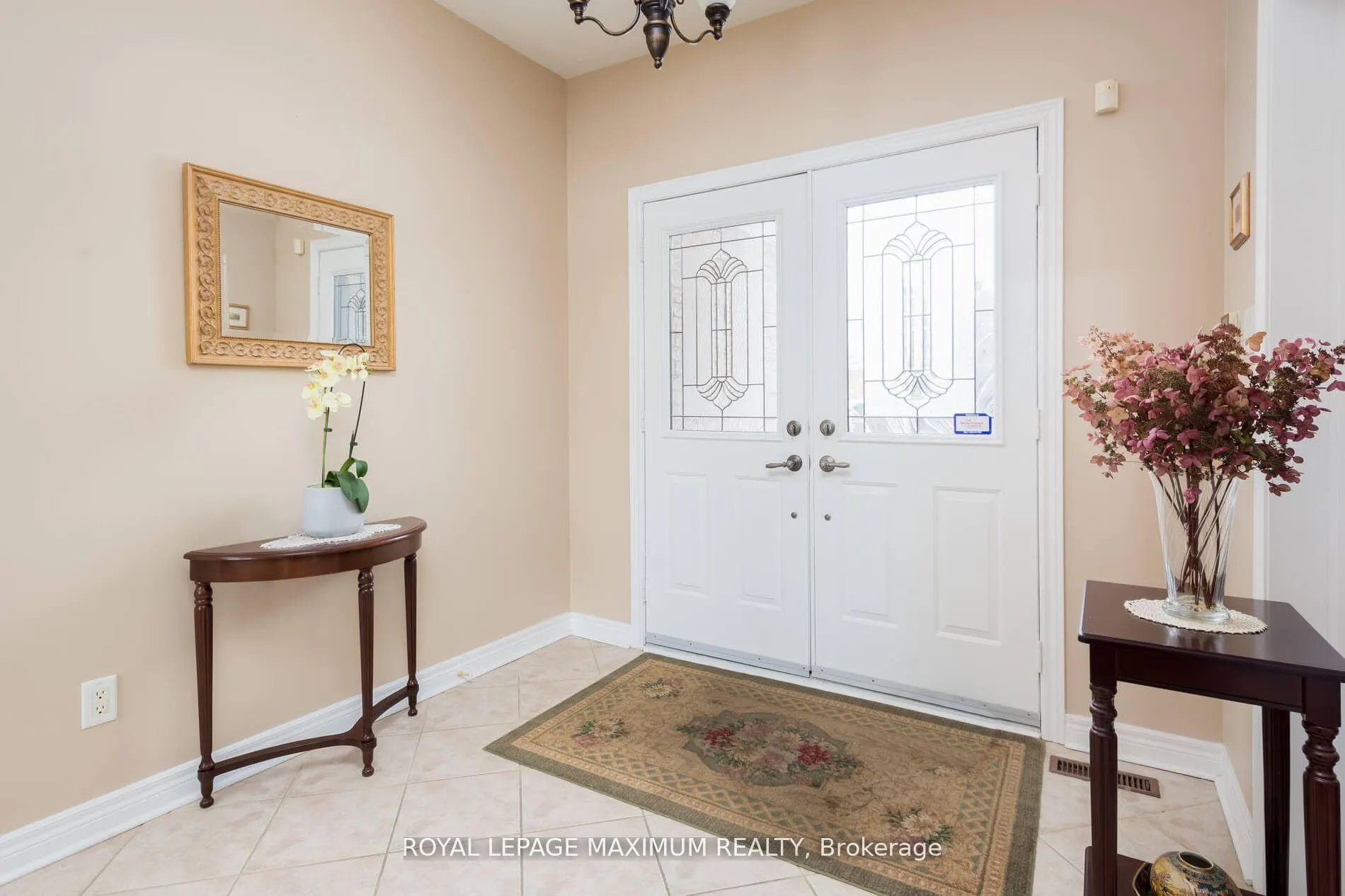 Photo 3 of 130 Regency View Heights, Vaughan, Rural Vaughan — HOMEH