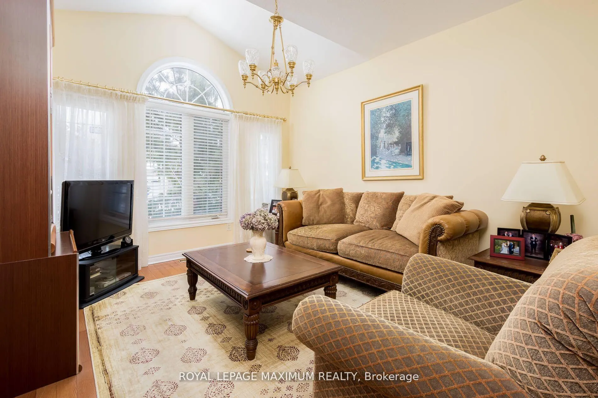 Photo 4 of 130 Regency View Heights, Vaughan, Rural Vaughan — HOMEH