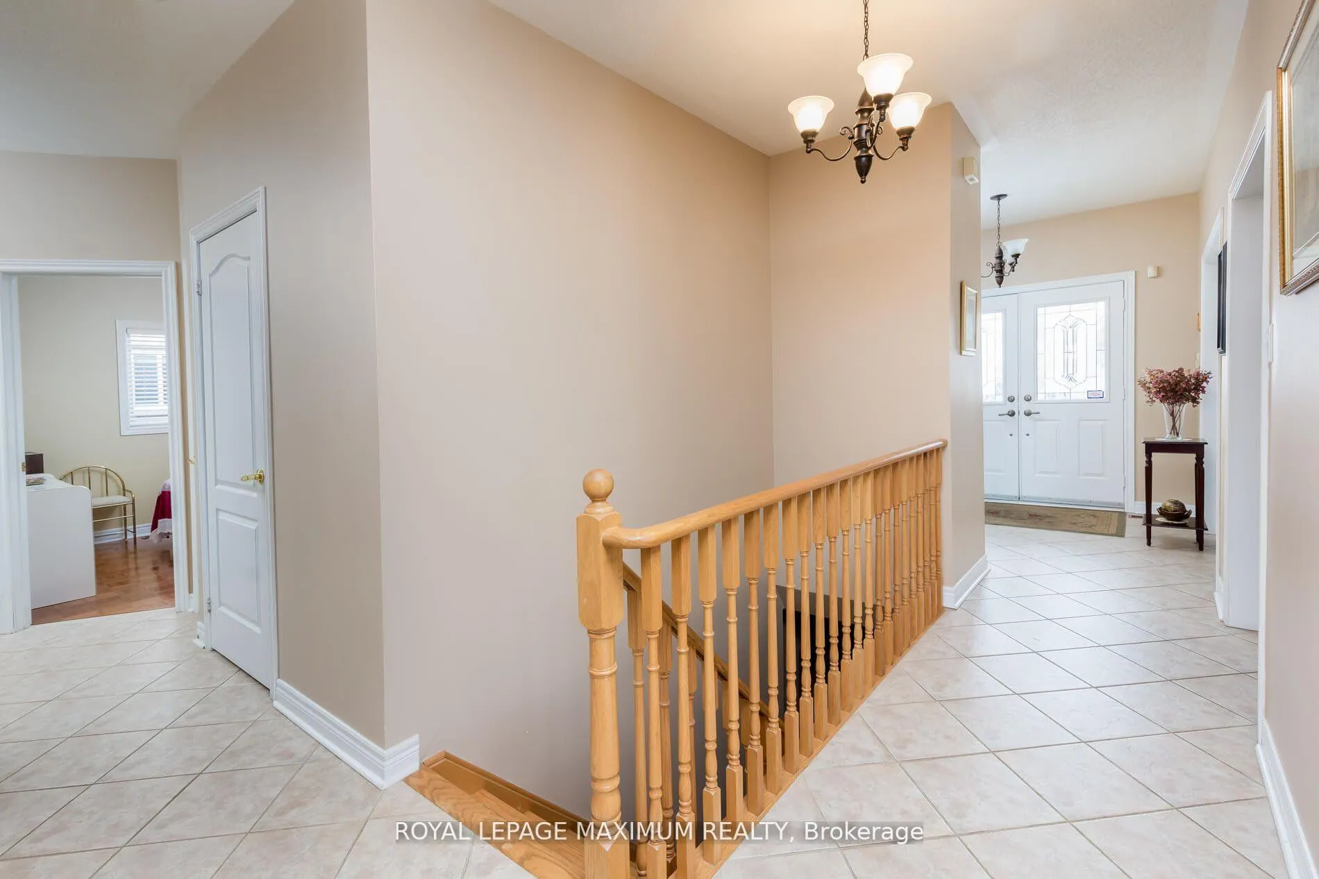Photo 6 of 130 Regency View Heights, Vaughan, Rural Vaughan — HOMEH