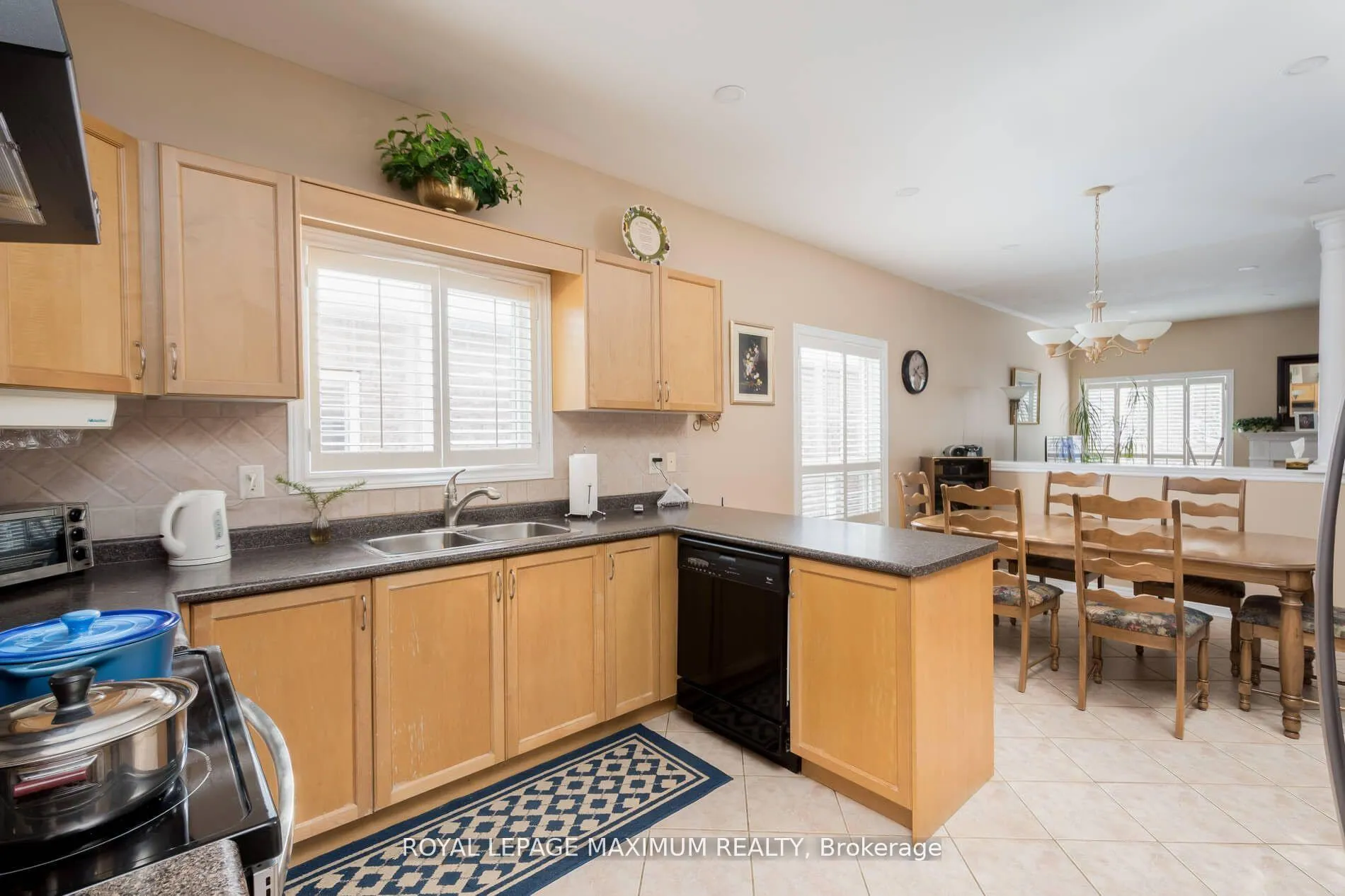Photo 7 of 130 Regency View Heights, Vaughan, Rural Vaughan — HOMEH