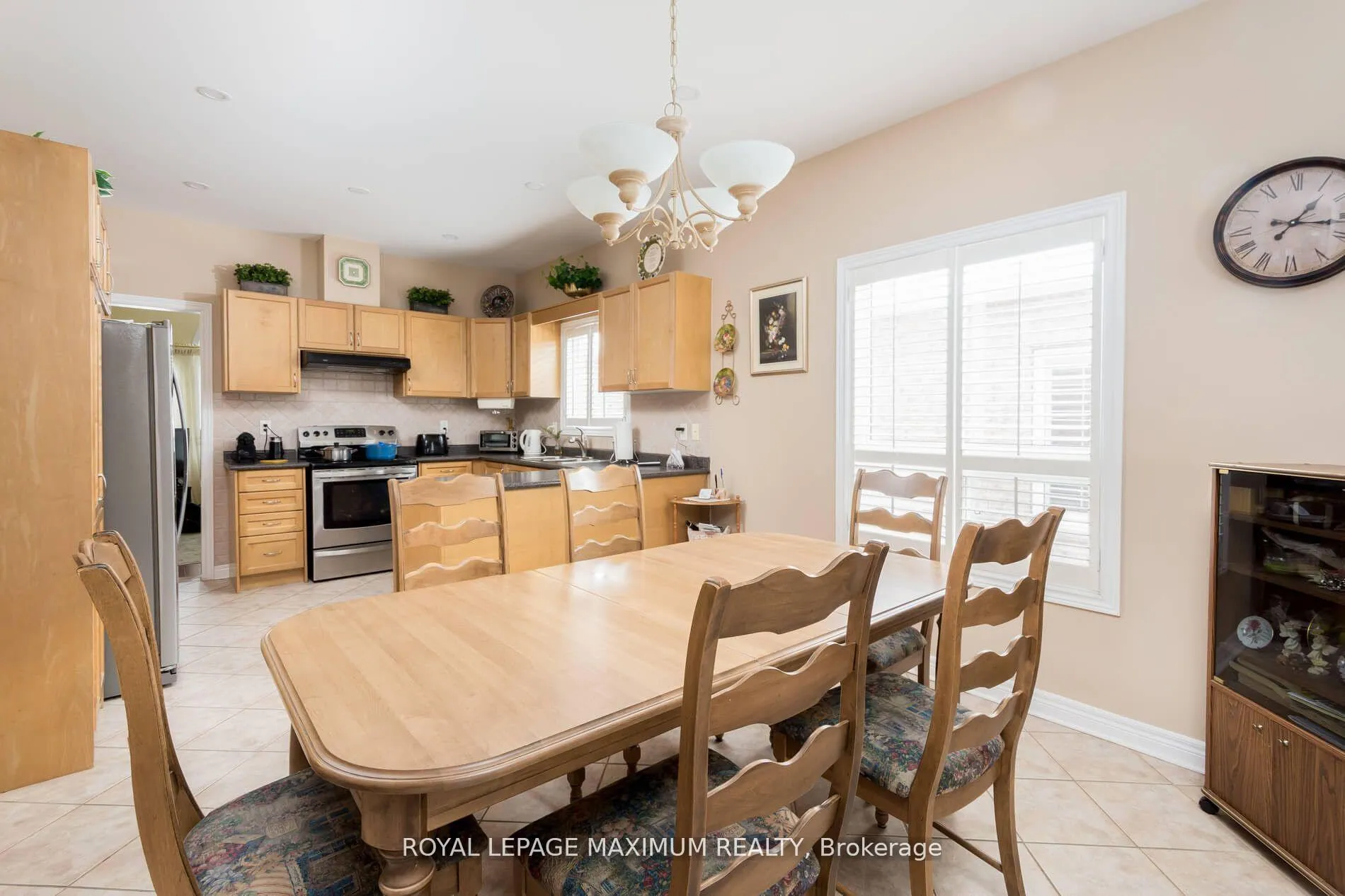 Photo 8 of 130 Regency View Heights, Vaughan, Rural Vaughan — HOMEH
