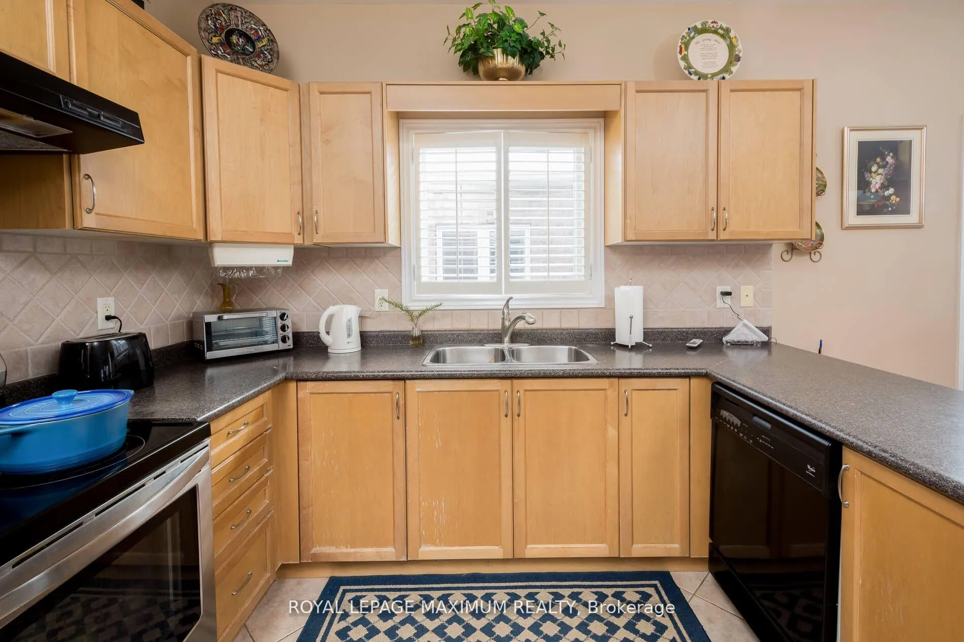 Photo 11 of 130 Regency View Heights, Vaughan, Rural Vaughan — HOMEH