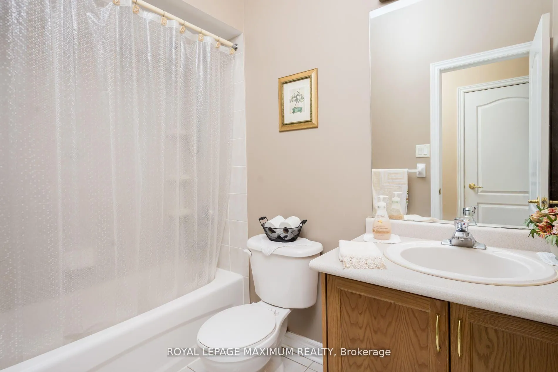 Photo 15 of 130 Regency View Heights, Vaughan, Rural Vaughan — HOMEH