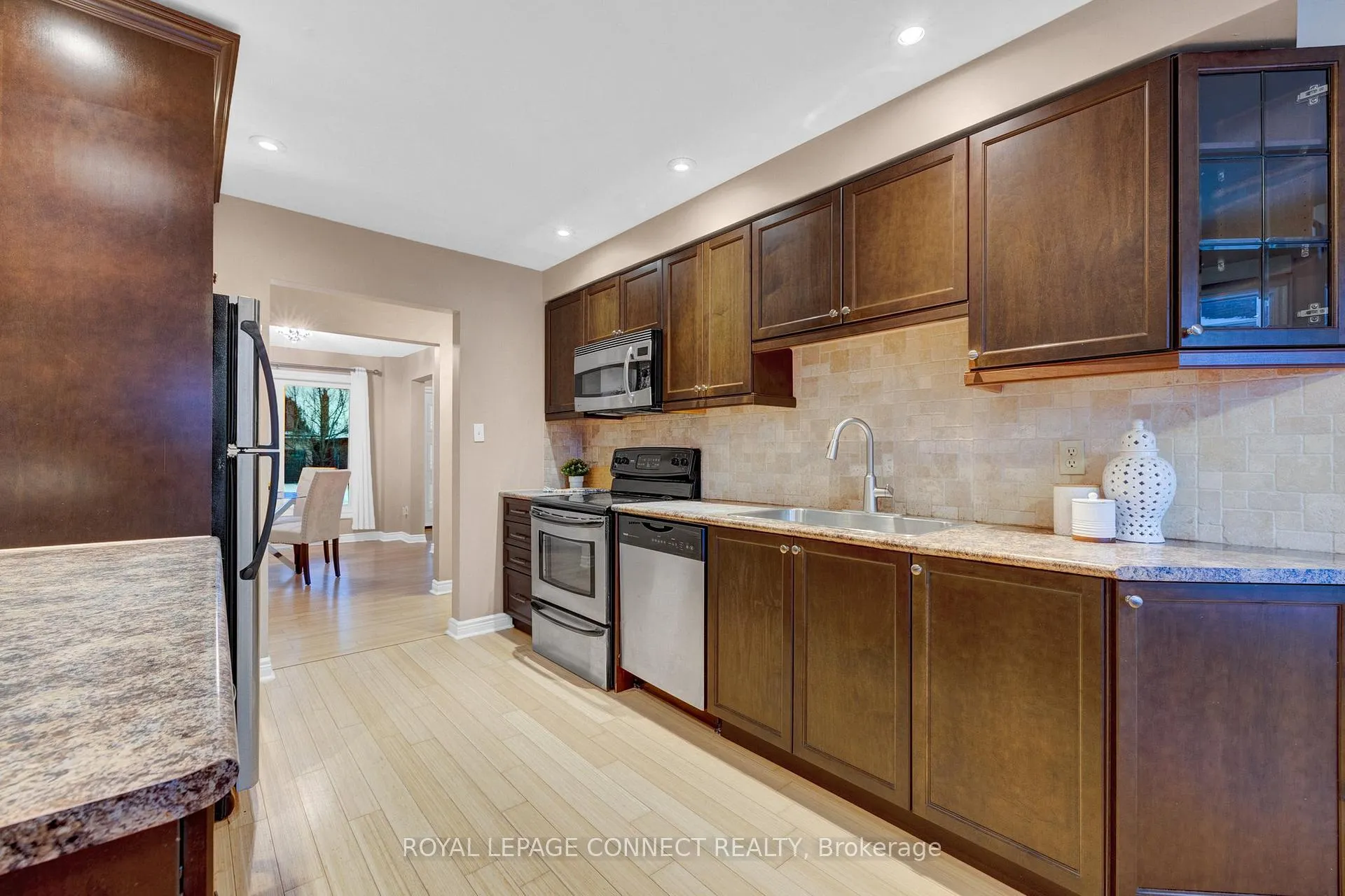 Photo 14 of 18 Dunkin Avenue, Clarington, Courtice — HOMEH