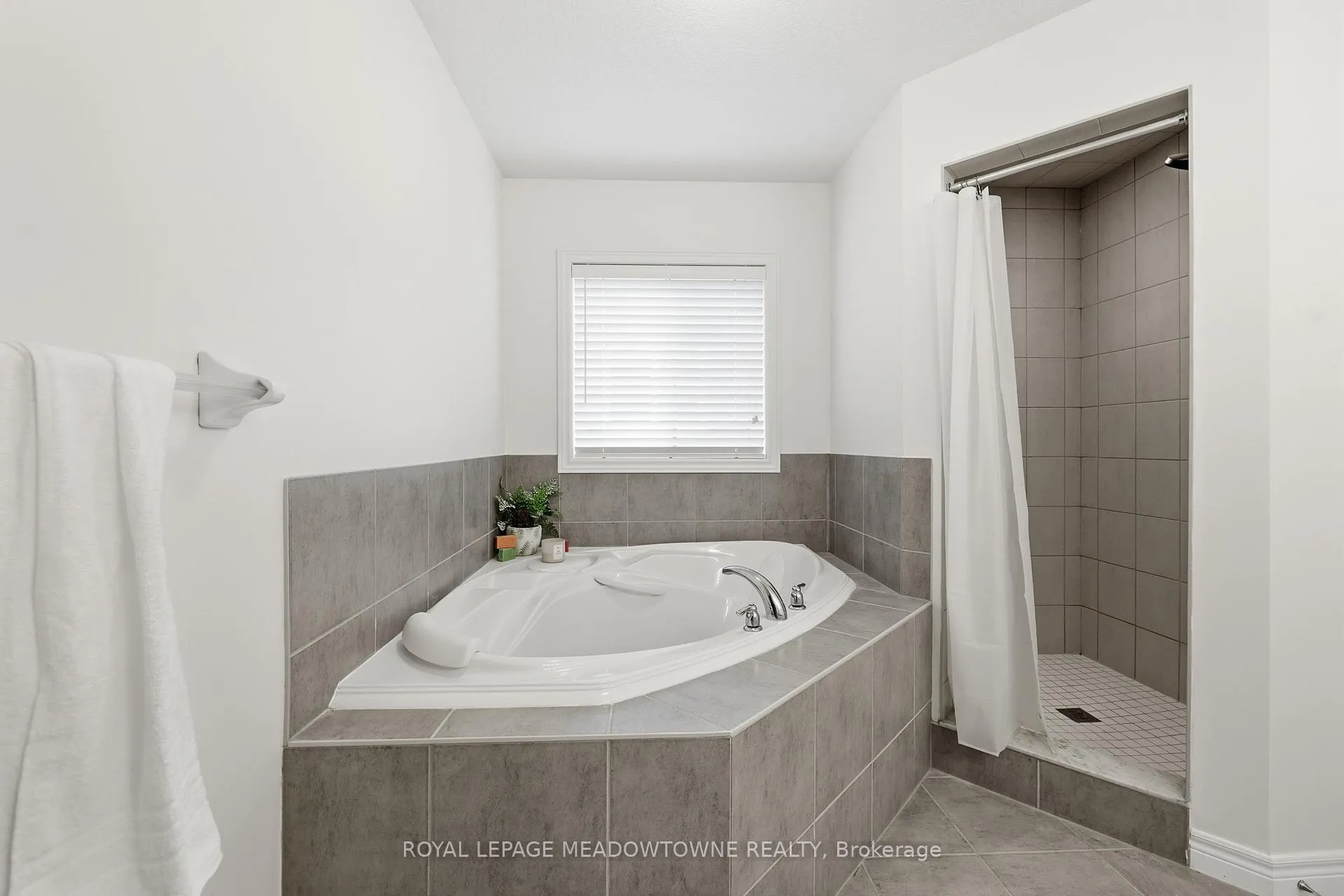 Photo 15 of 63 Westra Drive, Guelph, Willow West/Sugarbush/West Acres — HOMEH