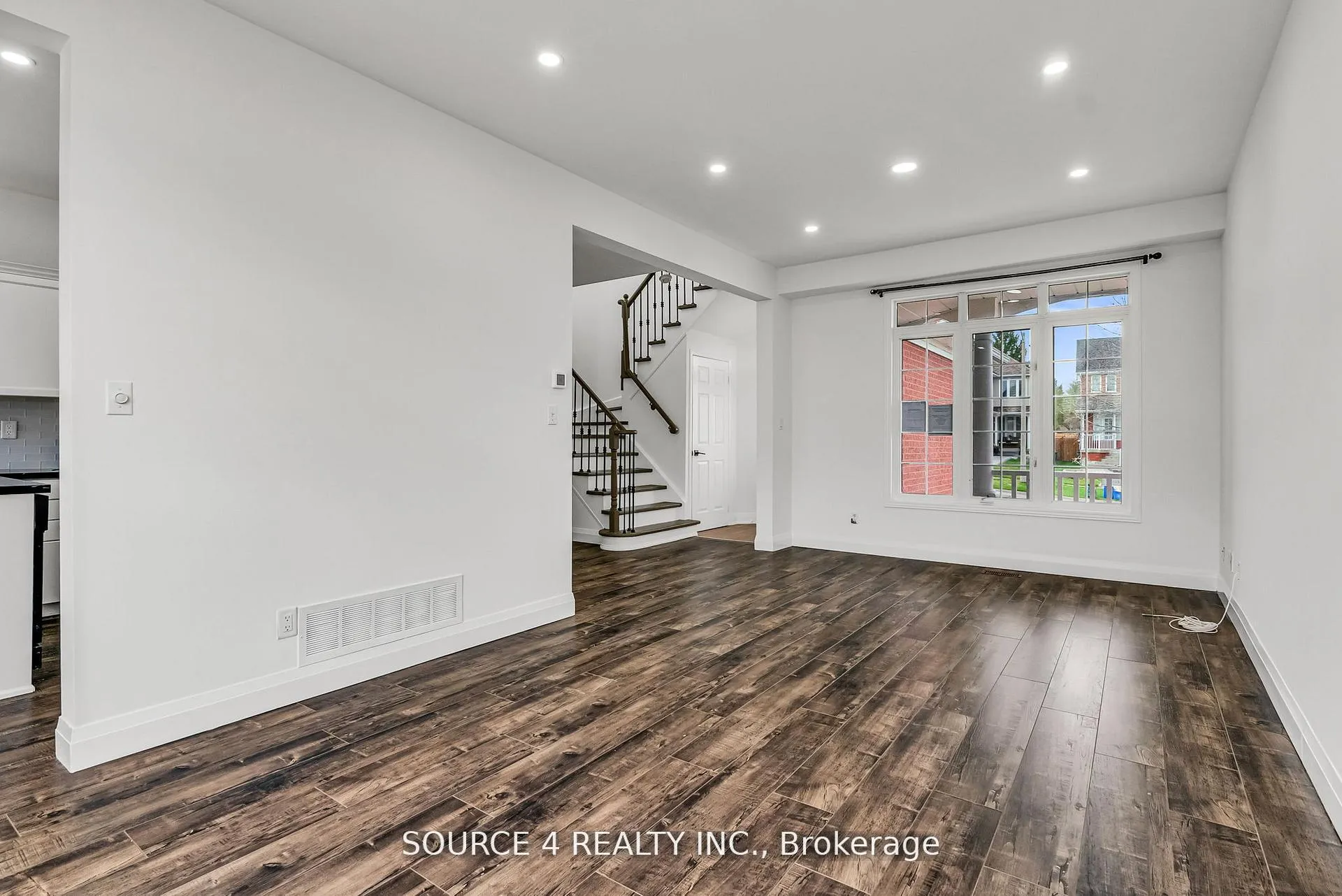 Photo 7 of 1030 Timberland Crescent, Oshawa, Pinecrest — HOMEH