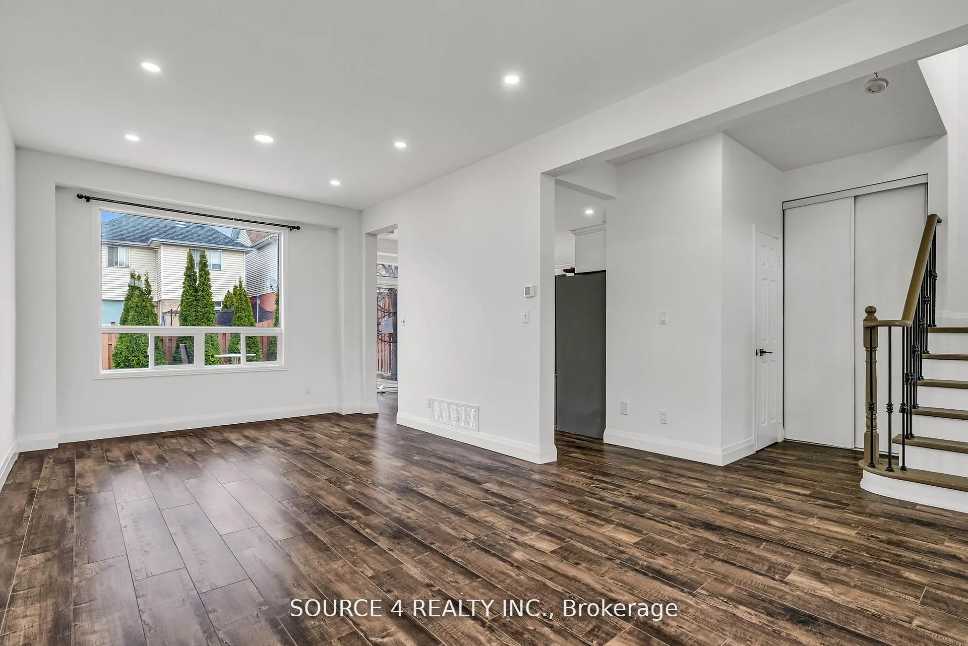 Photo 8 of 1030 Timberland Crescent, Oshawa, Pinecrest — HOMEH