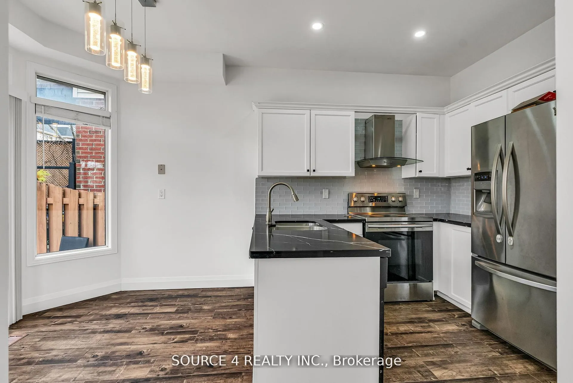 Photo 9 of 1030 Timberland Crescent, Oshawa, Pinecrest — HOMEH