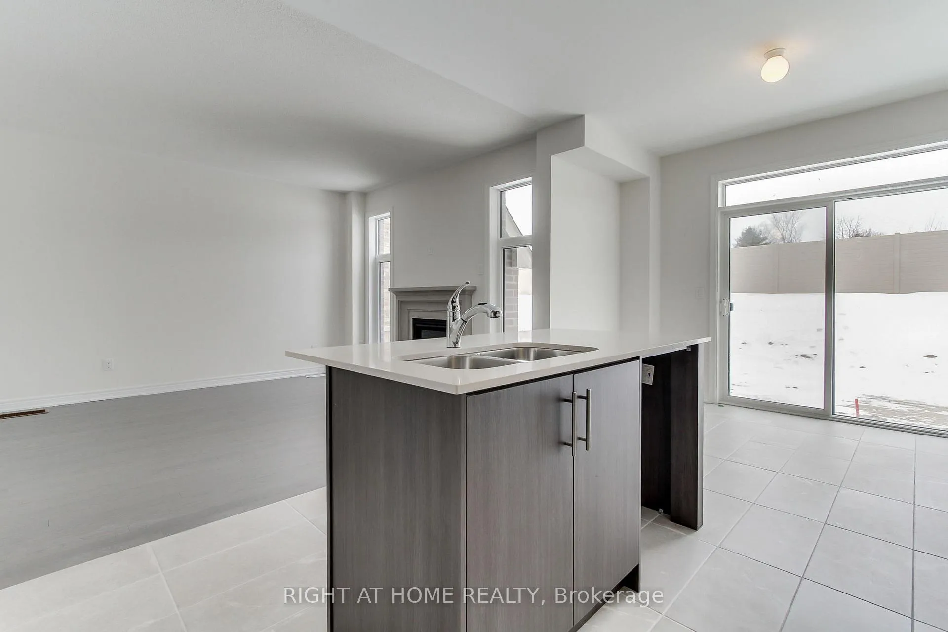 Photo 7 of 1380 Davis Loop, Innisfil, Lefroy — HOMEH