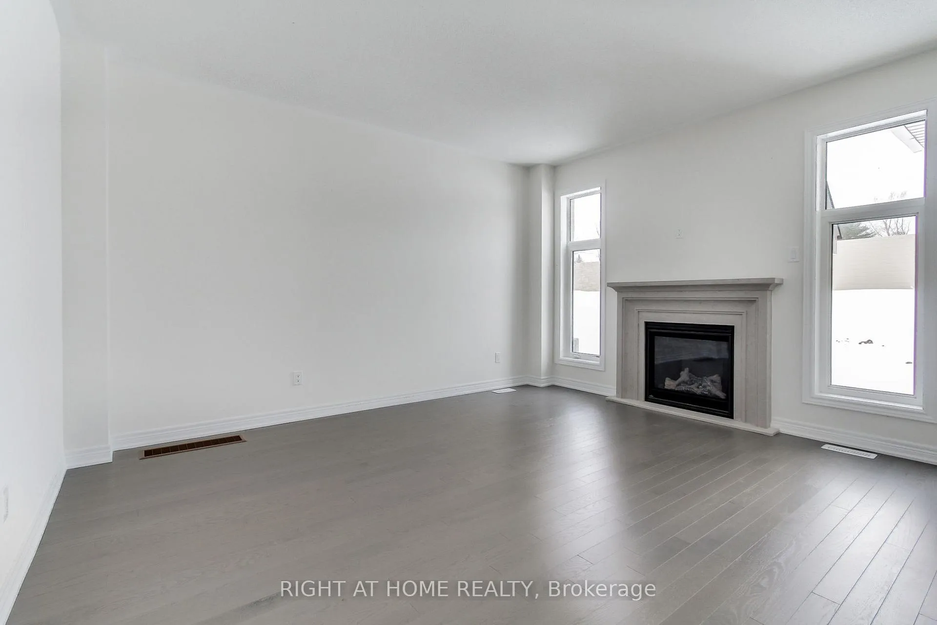 Photo 8 of 1380 Davis Loop, Innisfil, Lefroy — HOMEH