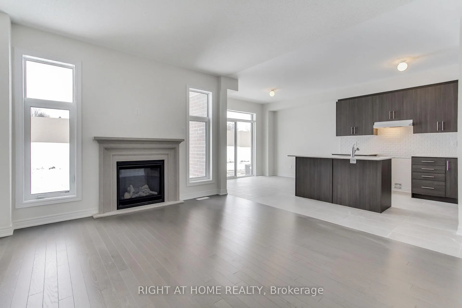 Photo 9 of 1380 Davis Loop, Innisfil, Lefroy — HOMEH