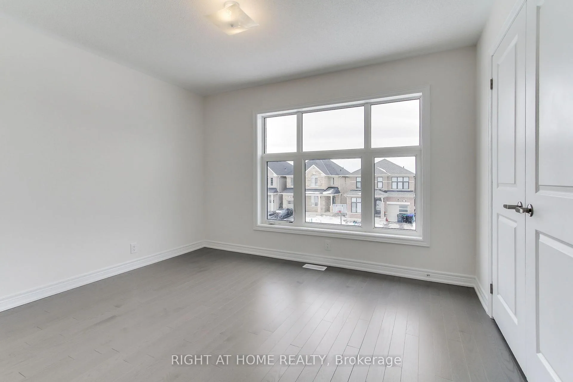 Photo 17 of 1380 Davis Loop, Innisfil, Lefroy — HOMEH