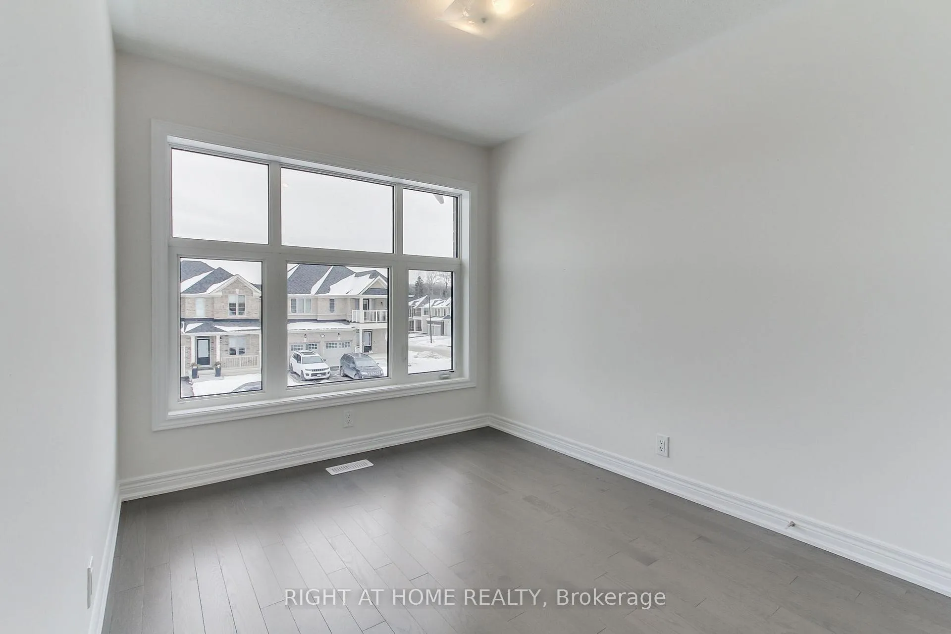 Photo 19 of 1380 Davis Loop, Innisfil, Lefroy — HOMEH