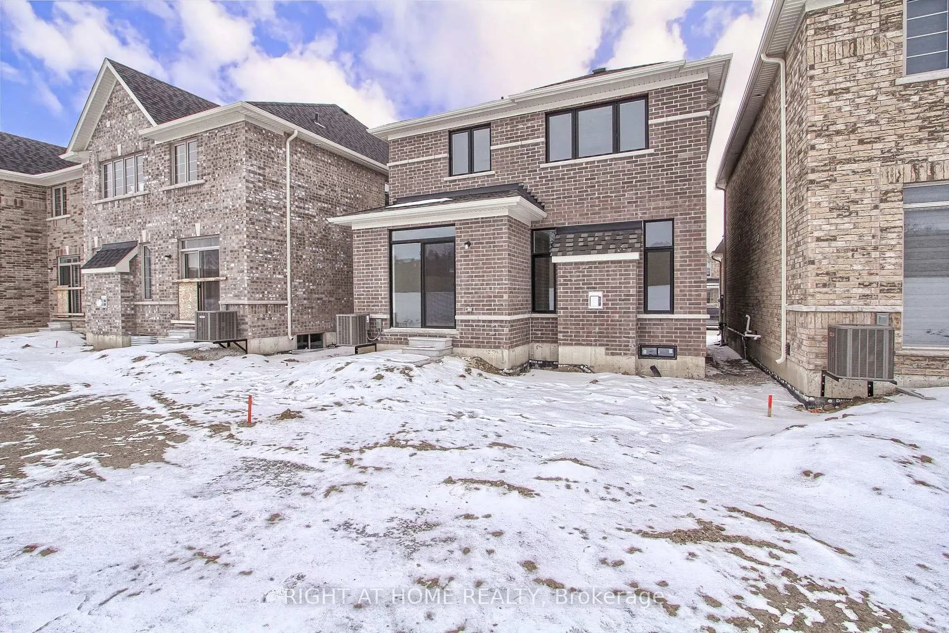 Photo 23 of 1380 Davis Loop, Innisfil, Lefroy — HOMEH