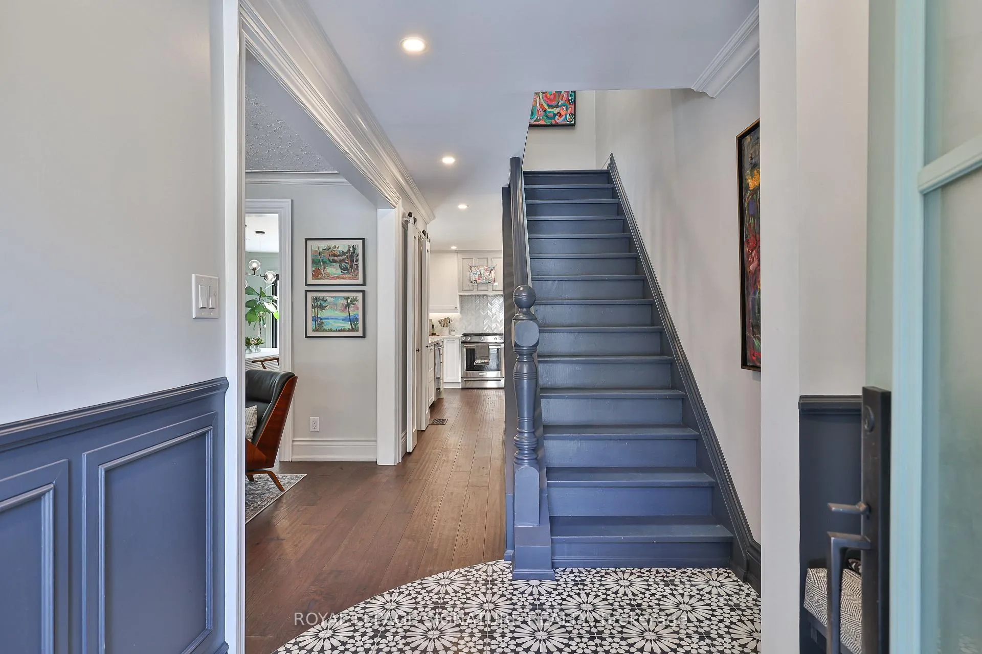 Photo 3 of 67 Glen Davis Crescent, Toronto, East End-Danforth — HOMEH