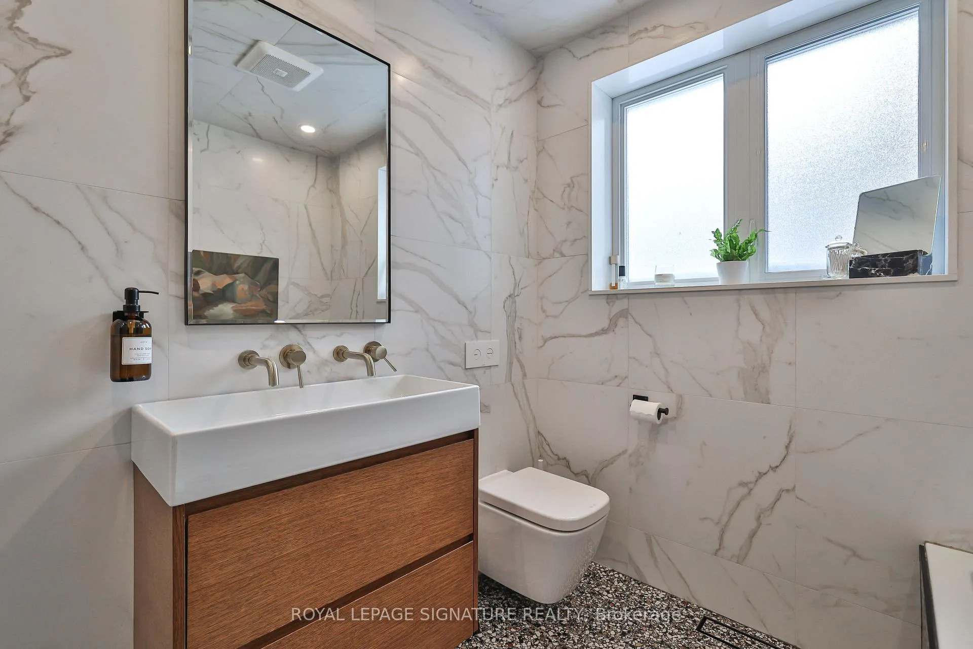 Photo 24 of 67 Glen Davis Crescent, Toronto, East End-Danforth — HOMEH