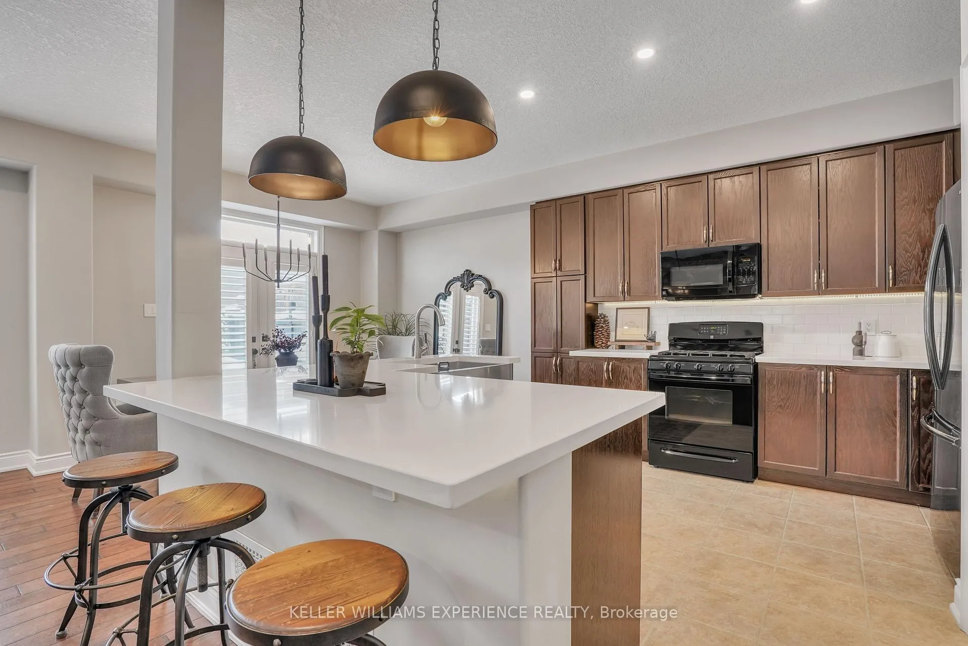 Photo 5 of 71 Graihawk Drive, Barrie, Ardagh — HOMEH