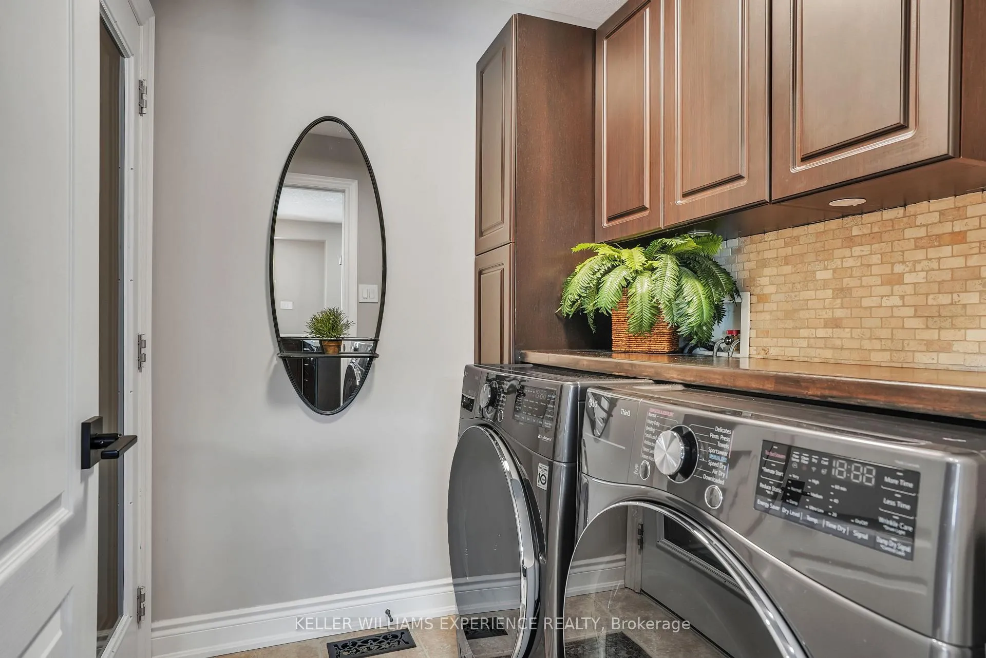 Photo 9 of 71 Graihawk Drive, Barrie, Ardagh — HOMEH
