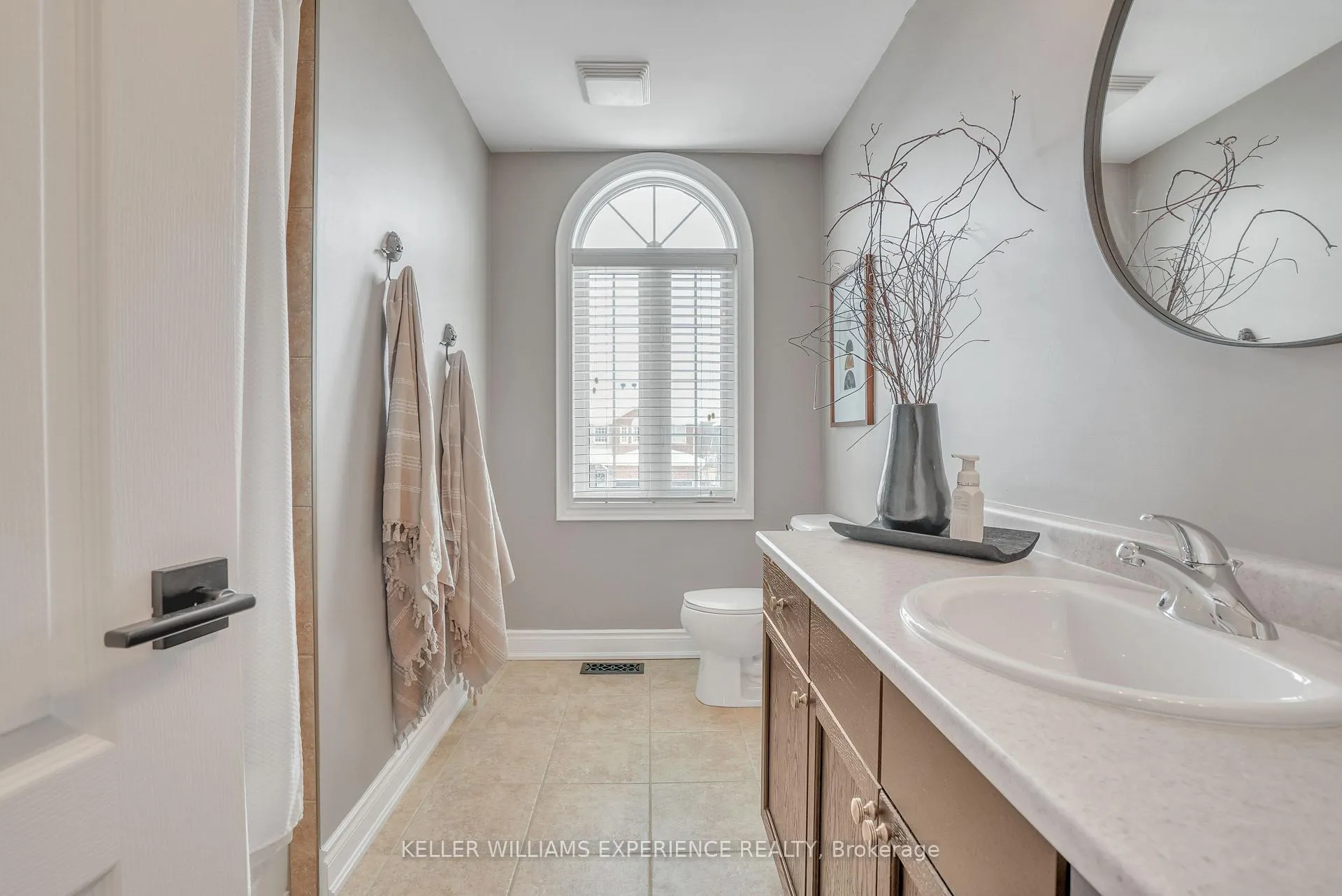 Photo 17 of 71 Graihawk Drive, Barrie, Ardagh — HOMEH