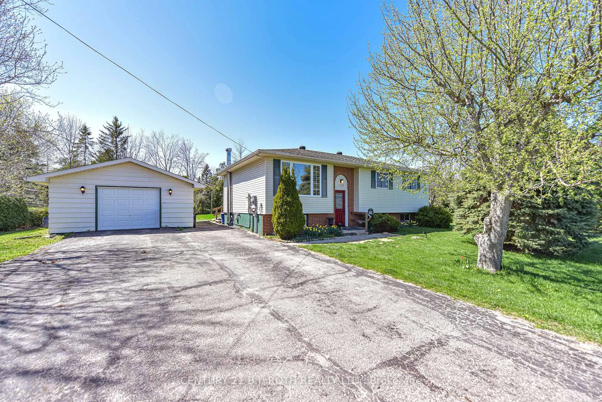 Photo 1 of 123 Wellington Street, Ramara, Atherley — HOMEH