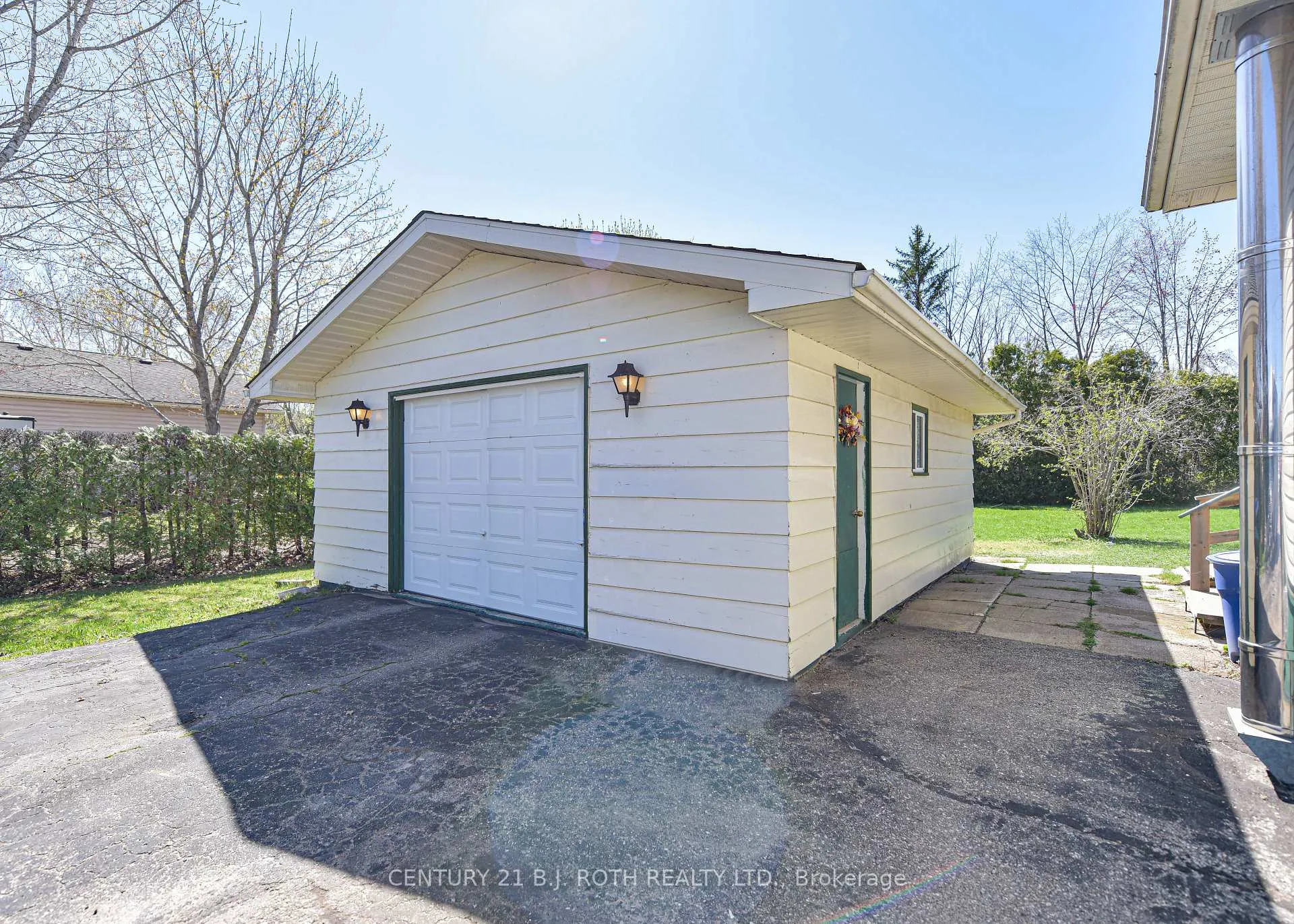 Photo 3 of 123 Wellington Street, Ramara, Atherley — HOMEH