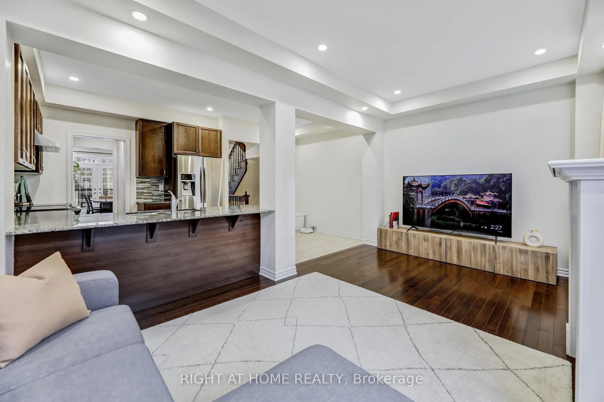 Photo 7 of 30 Farooq Boulevard, Vaughan, Vellore Village — HOMEH
