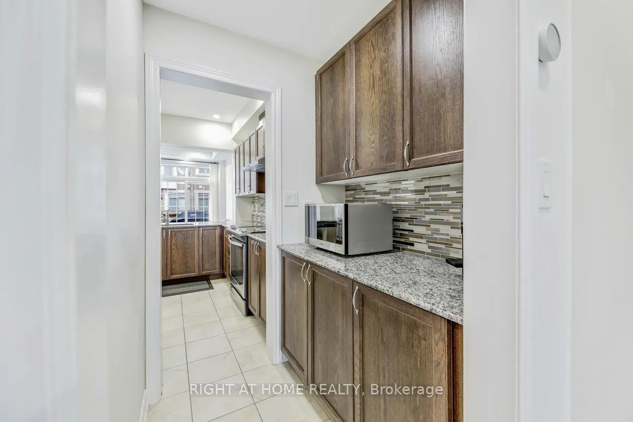 Photo 12 of 30 Farooq Boulevard, Vaughan, Vellore Village — HOMEH