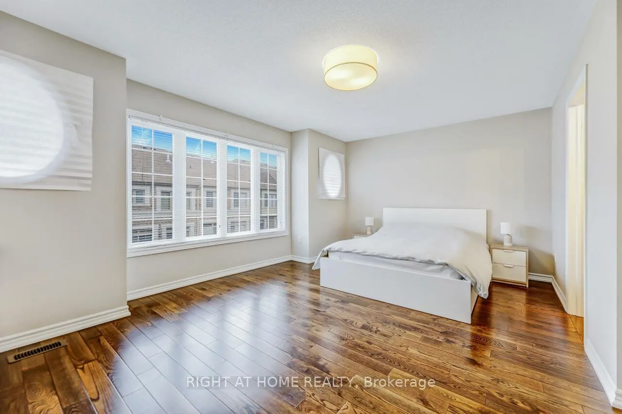 Photo 13 of 30 Farooq Boulevard, Vaughan, Vellore Village — HOMEH