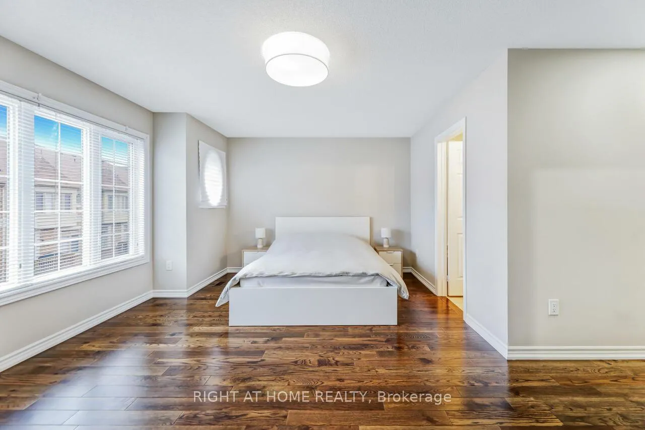 Photo 15 of 30 Farooq Boulevard, Vaughan, Vellore Village — HOMEH