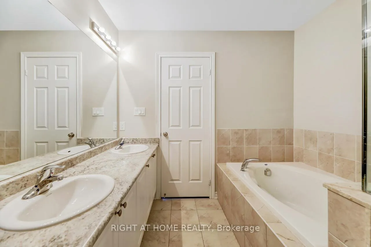 Photo 17 of 30 Farooq Boulevard, Vaughan, Vellore Village — HOMEH