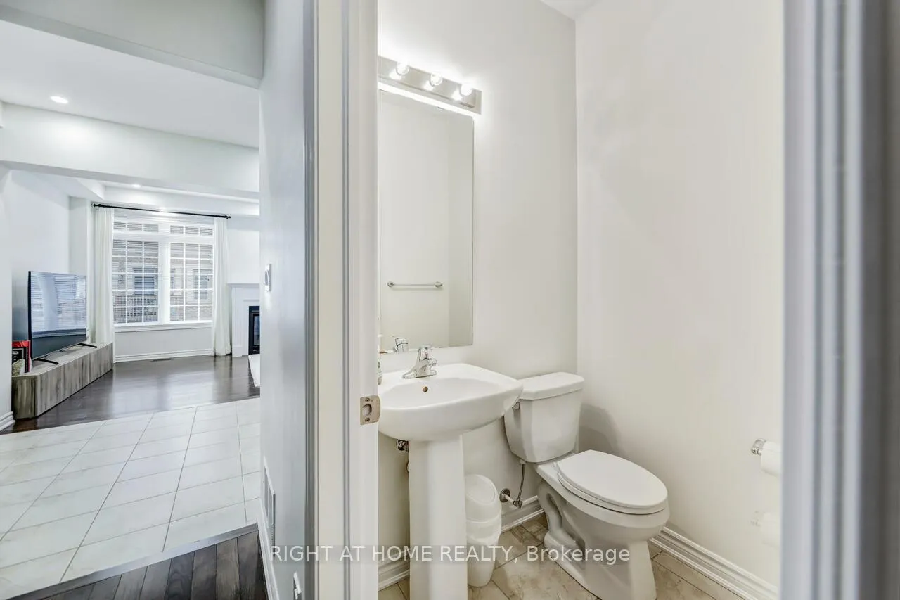 Photo 18 of 30 Farooq Boulevard, Vaughan, Vellore Village — HOMEH