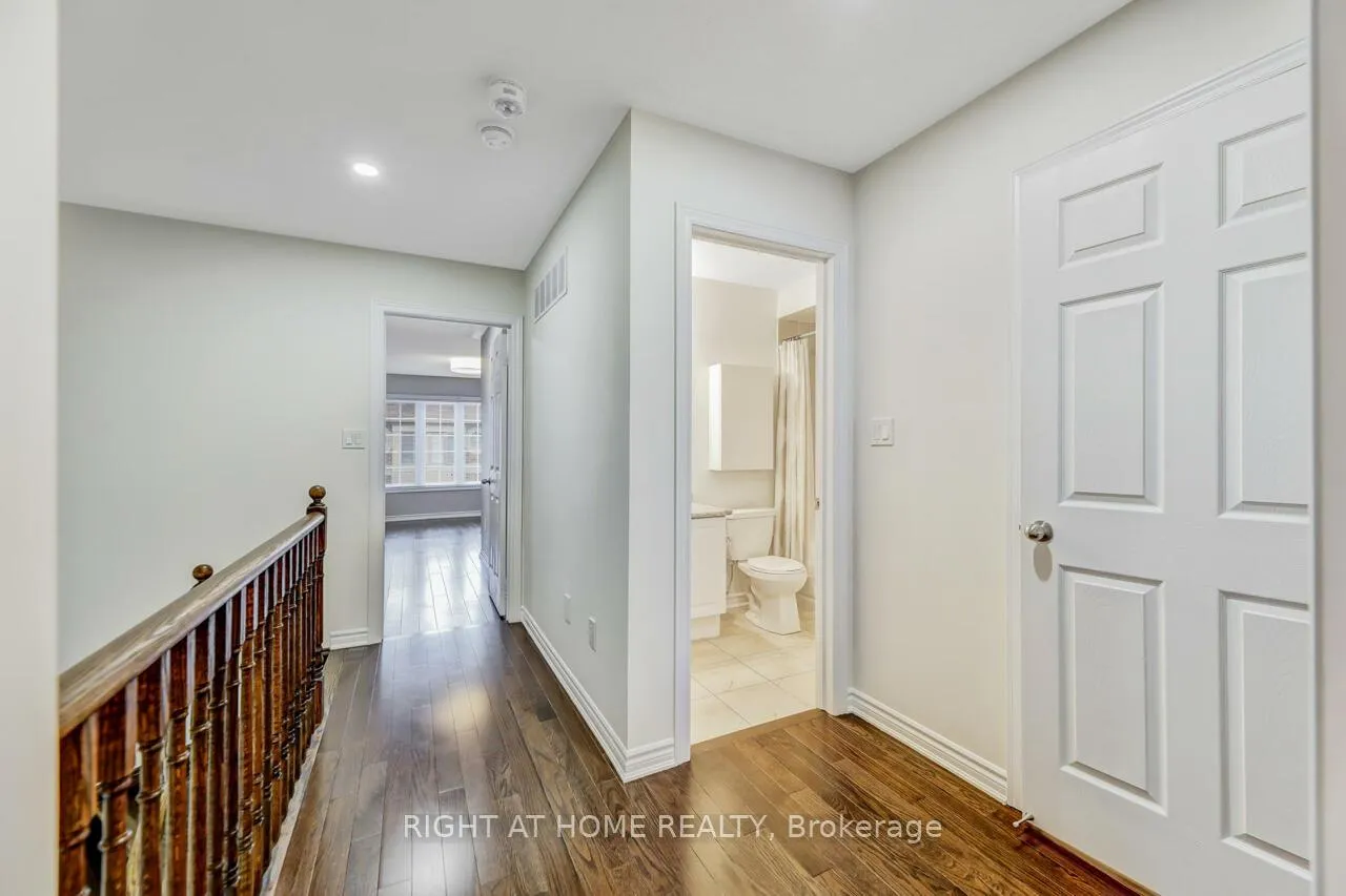Photo 22 of 30 Farooq Boulevard, Vaughan, Vellore Village — HOMEH