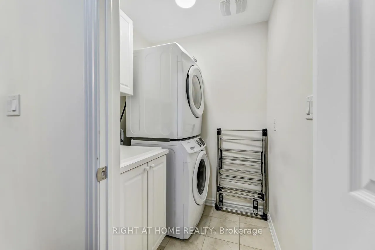 Photo 24 of 30 Farooq Boulevard, Vaughan, Vellore Village — HOMEH