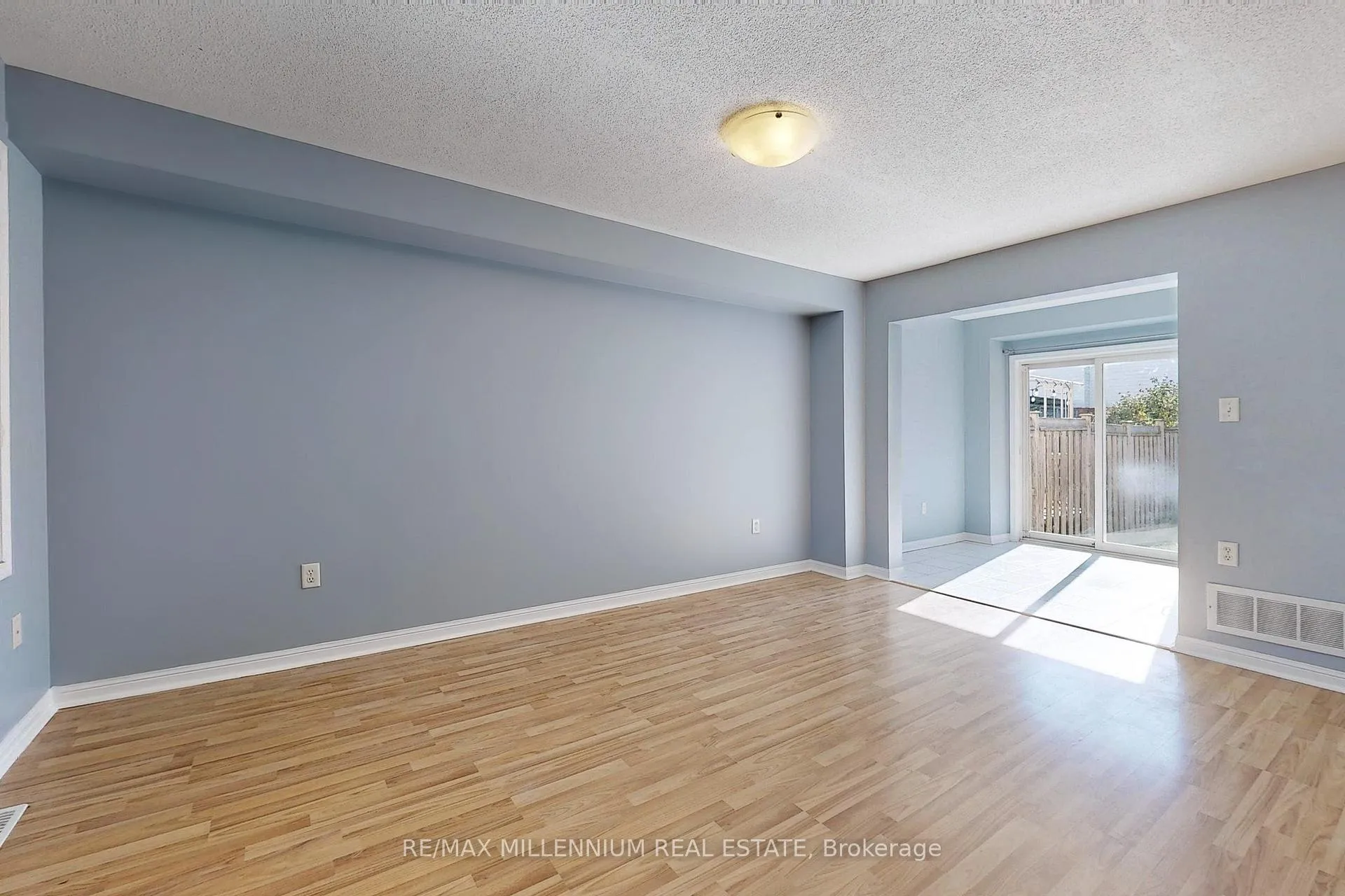 Photo 3 of 20 Coleman Drive, Barrie, 400 West — HOMEH