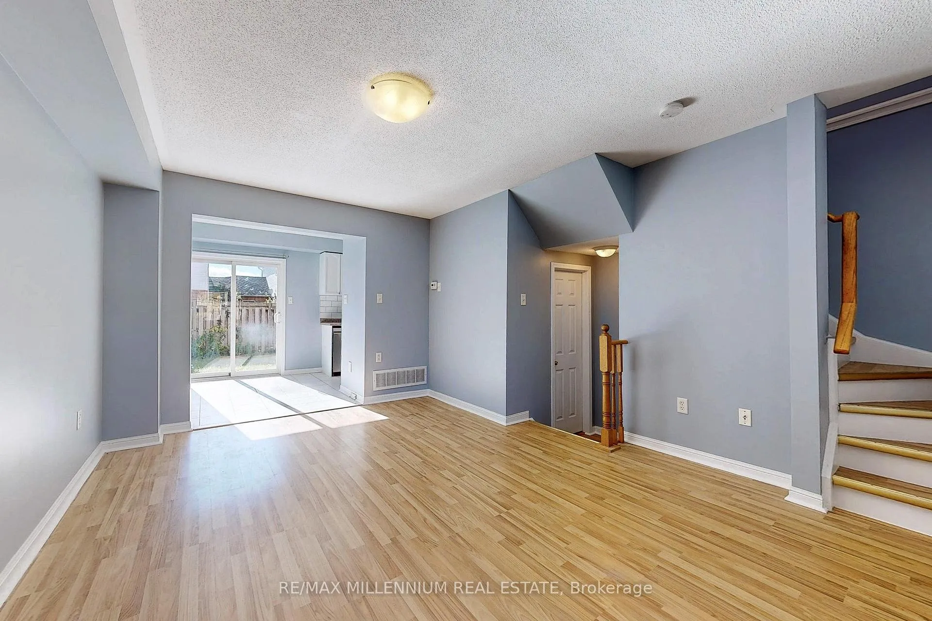 Photo 5 of 20 Coleman Drive, Barrie, 400 West — HOMEH