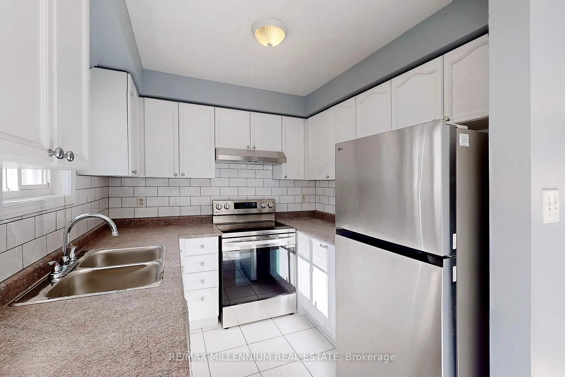 Photo 7 of 20 Coleman Drive, Barrie, 400 West — HOMEH