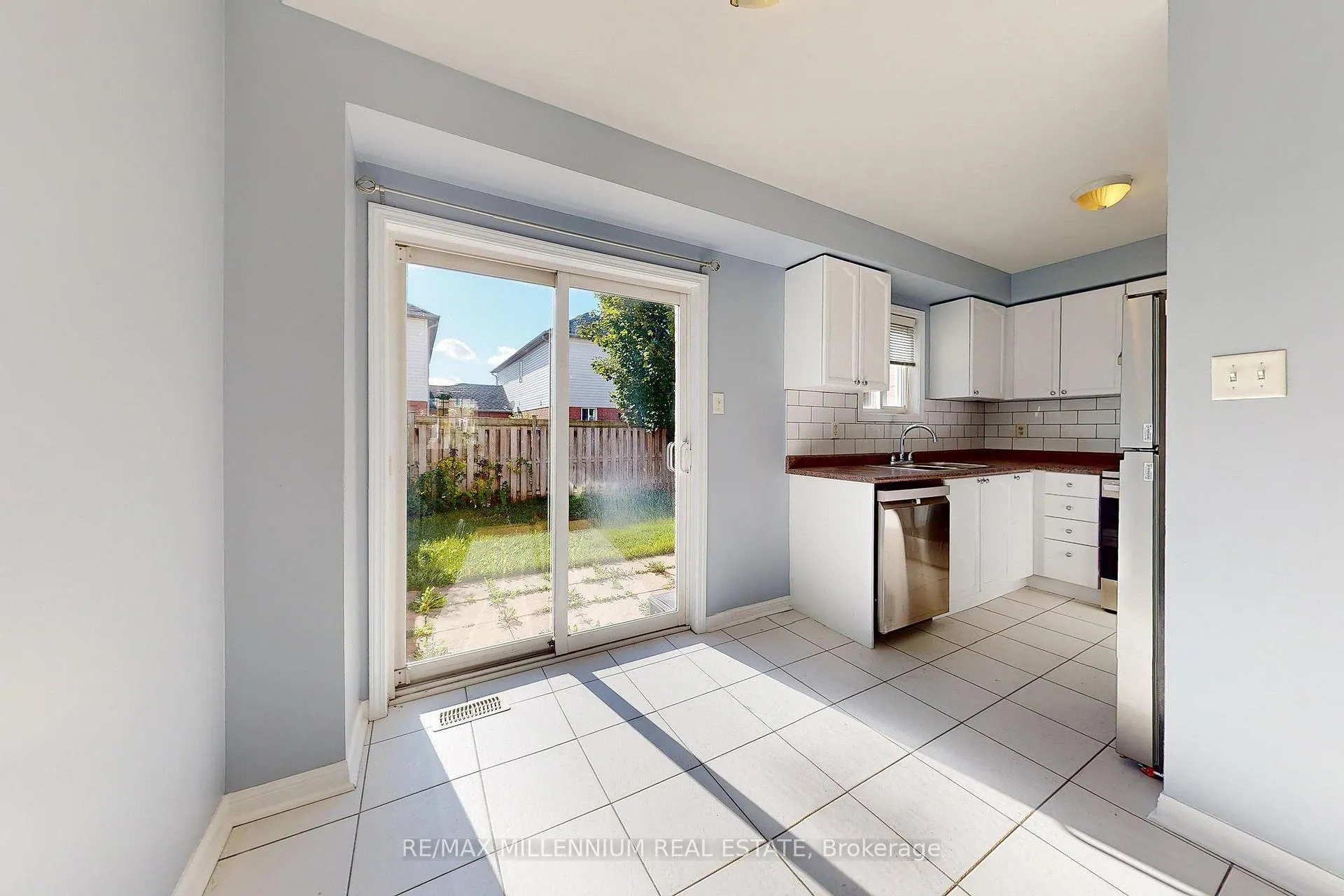 Photo 11 of 20 Coleman Drive, Barrie, 400 West — HOMEH
