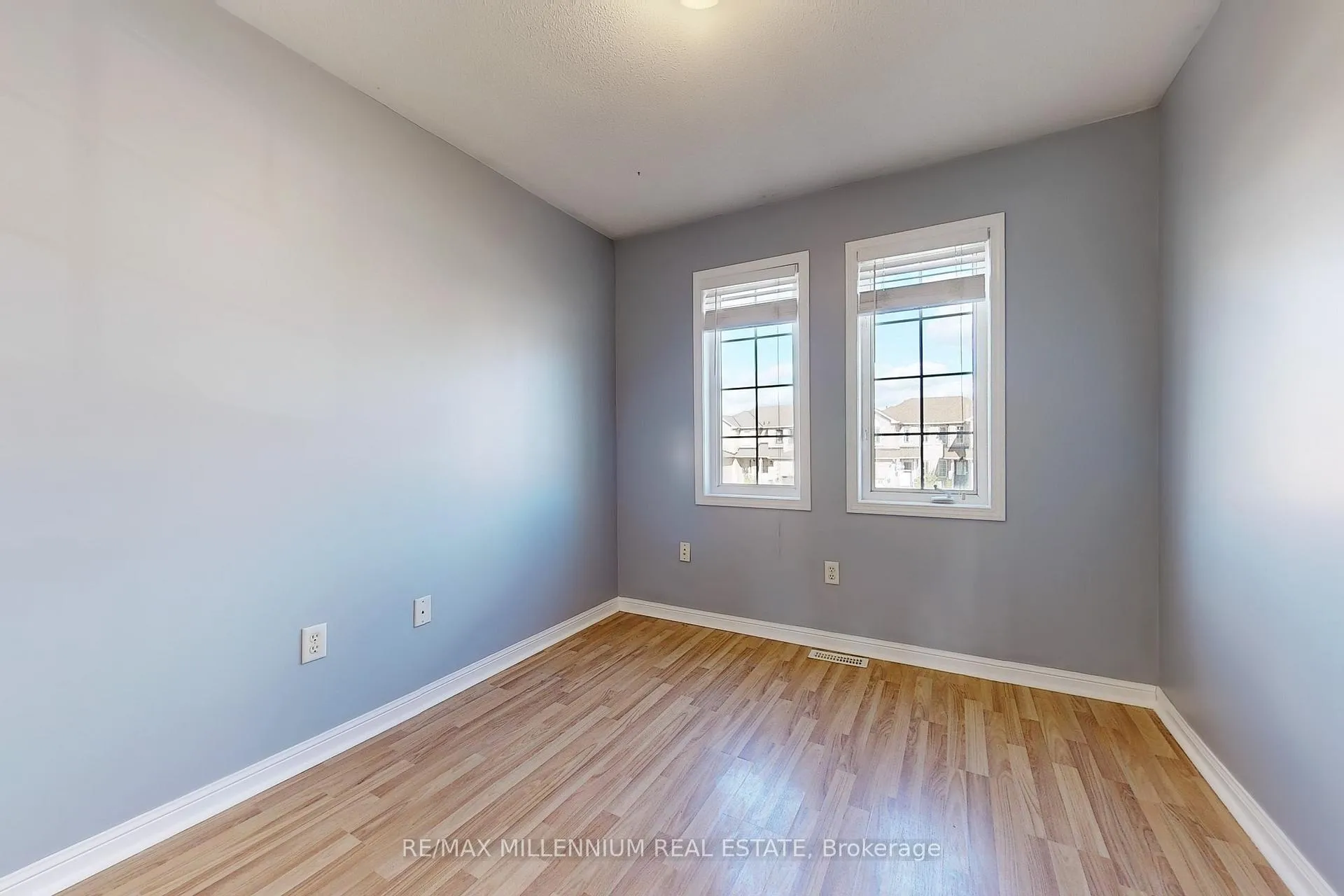 Photo 16 of 20 Coleman Drive, Barrie, 400 West — HOMEH
